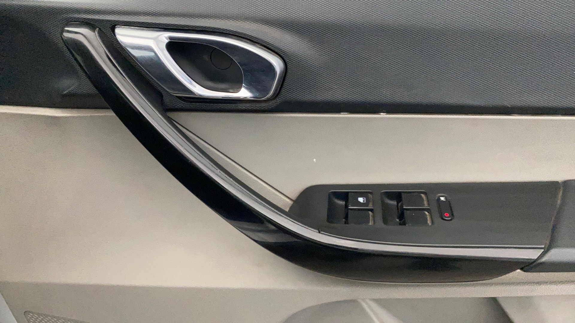 View 2018 Tata Tiago Revotorq XB Image 32 Used 2018 Tata Tiago Revotorq XB Image 32