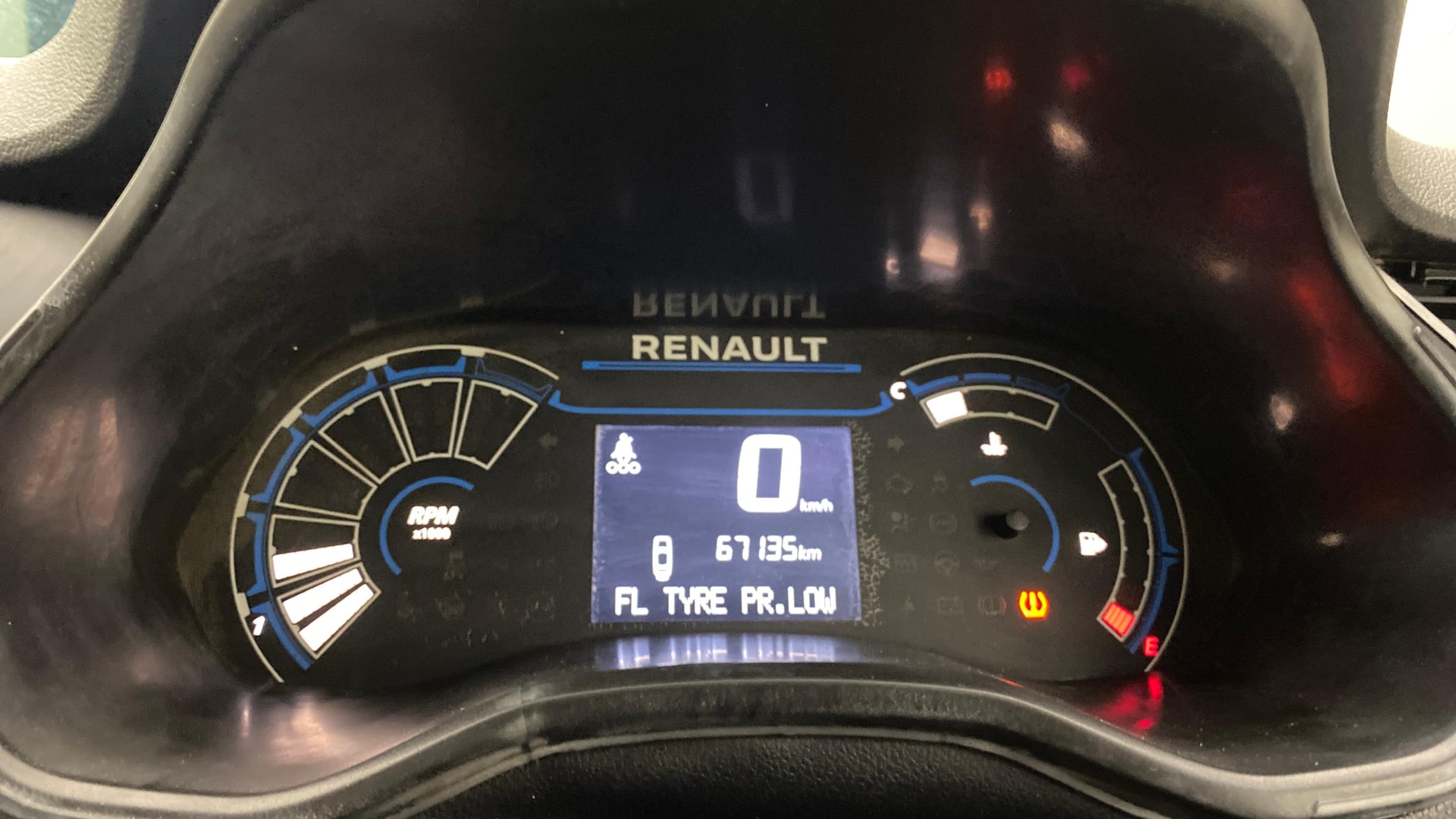 View 2024 Renault Triber RXE Image 20 Used 2024 Renault Triber RXE Image 20