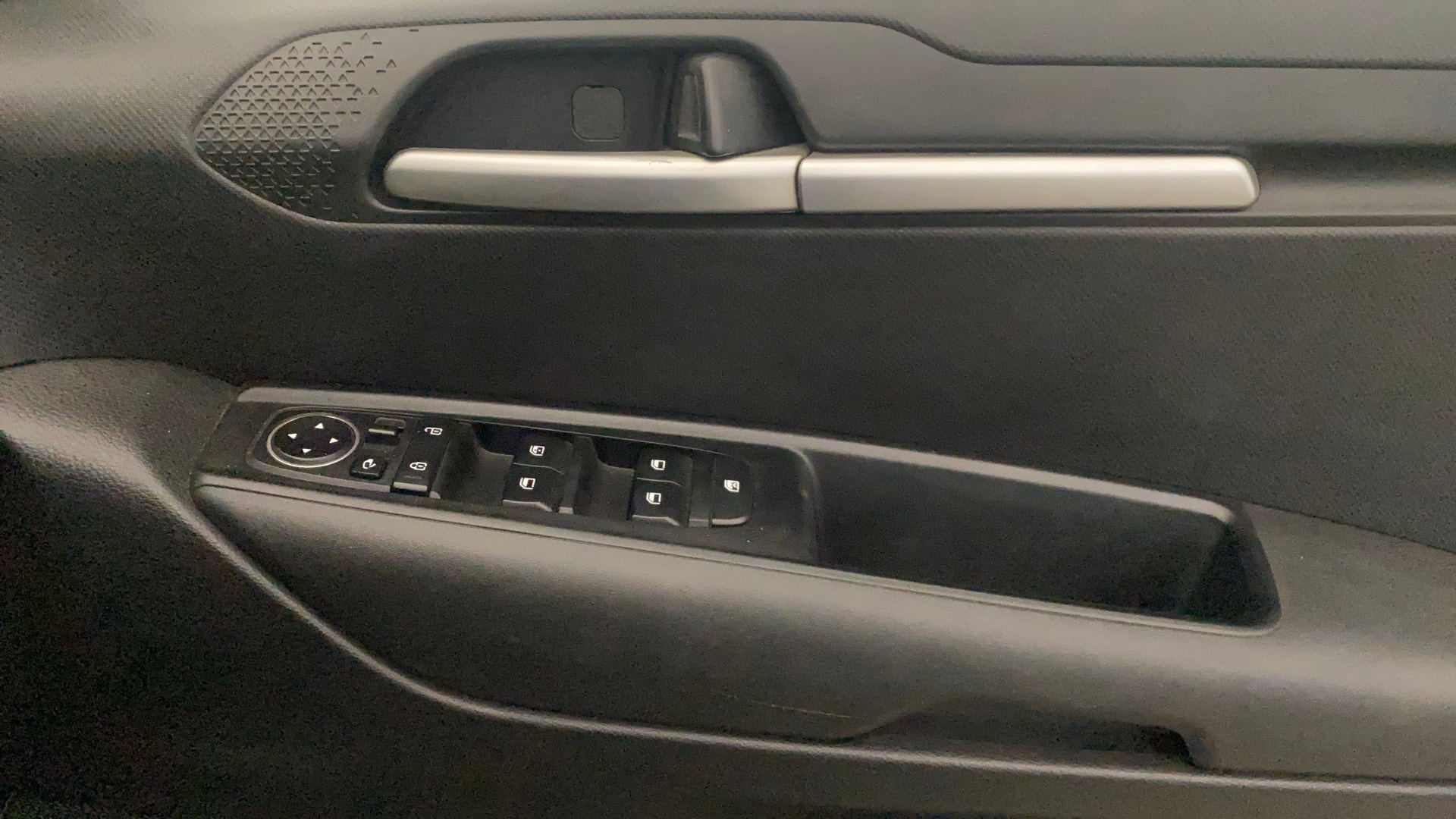 View 2023 Kia Sonet HTK Plus iMT Petrol Image 37 Used 2023 Kia Sonet HTK Plus iMT Petrol Image 37