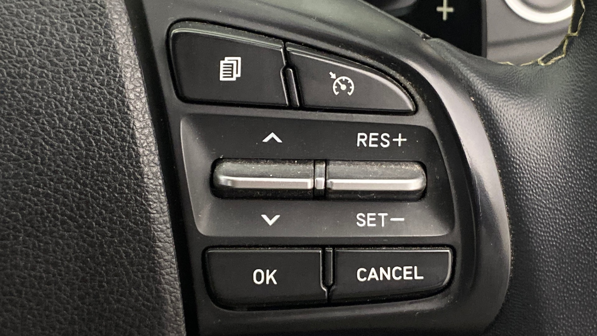 View 2024 Hyundai Exter 1.2 AMT Kappa SX Option Connect Dual Tone Image 3 Used 2024 Hyundai Exter 1.2 AMT Kappa SX Option Connect Dual Tone Image 3