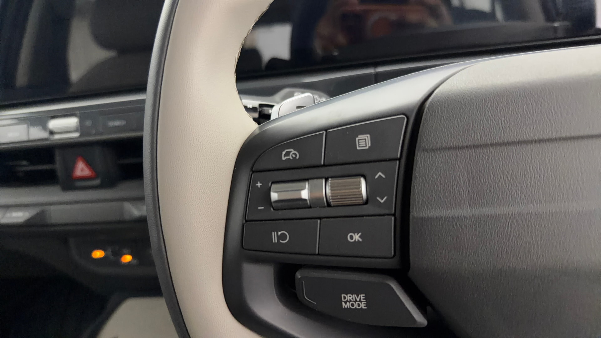 View 2025 Kia Syros HTX Plus (O) DCT Petrol Image 3 Used 2025 Kia Syros HTX Plus (O) DCT Petrol Image 3