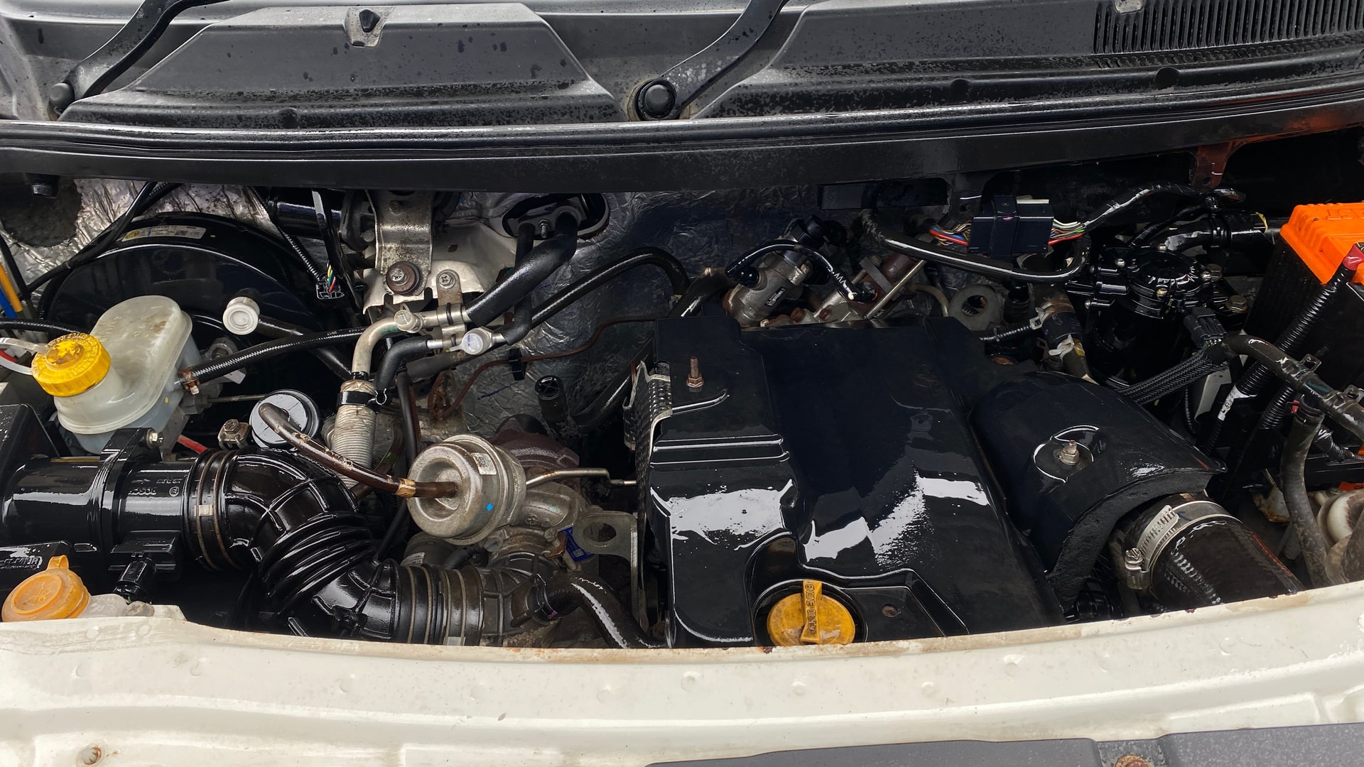 View 2017 Mahindra TUV300 T8 Image 43 Used 2017 Mahindra TUV300 T8 Image 43