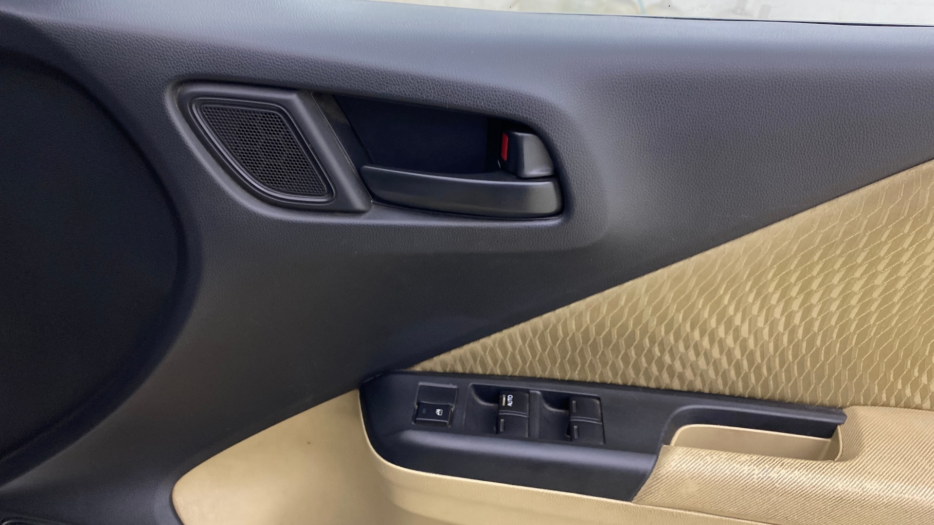 View 2015 Honda City ZX MT Diesel Anniversary Edition Image 37 Used 2015 Honda City ZX MT Diesel Anniversary Edition Image 37