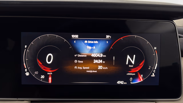 View Mahindra XUV700 Image 21 Used Mahindra XUV700 Image 21