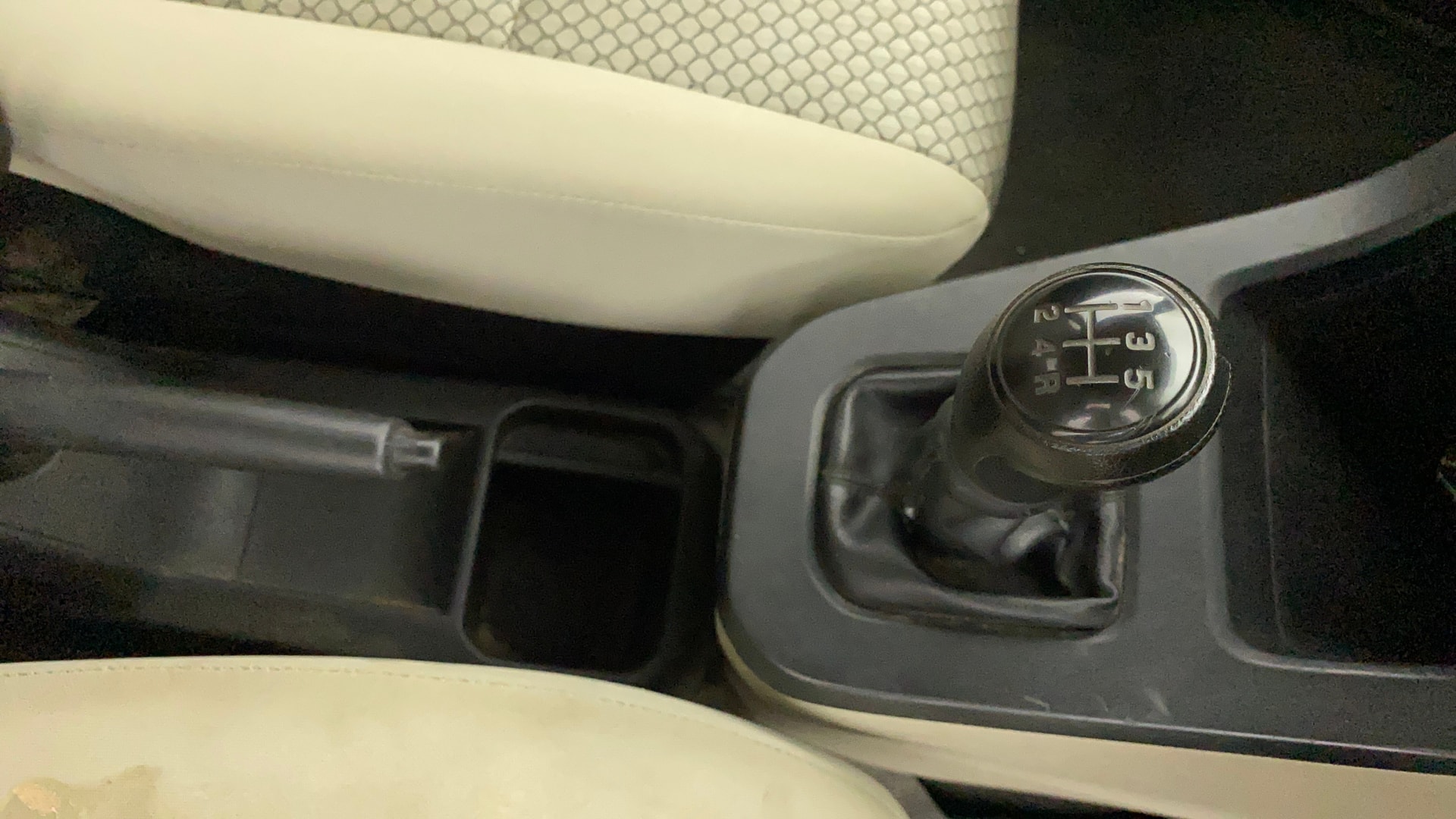 View 2020 Maruti Suzuki 1000 Base Variant Image 38 Used 2020 Maruti Suzuki 1000 Base Variant Image 38