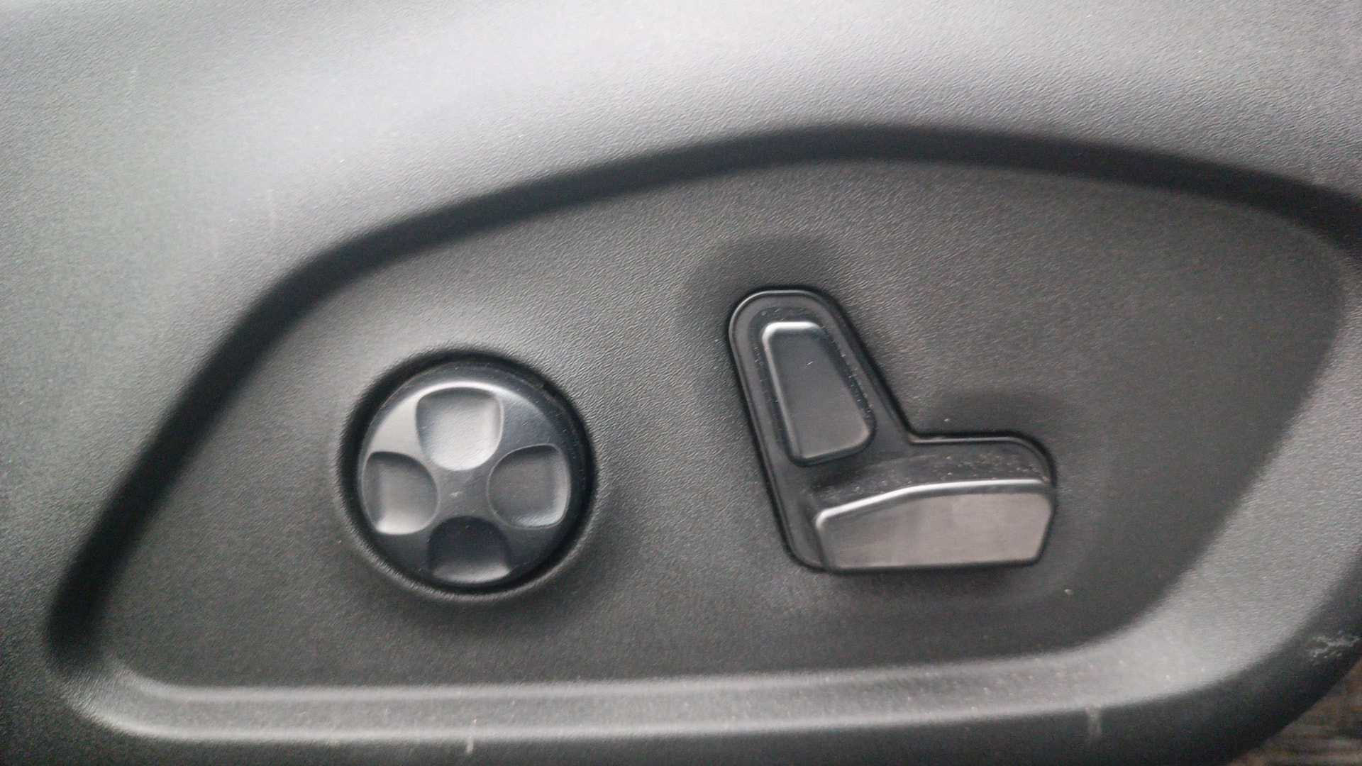 View 2023 Jeep Compass Limited 1.4 Multi AIR Petrol DDCT AT BS IV Image 18 Used 2023 Jeep Compass Limited 1.4 Multi AIR Petrol DDCT AT BS IV Image 18