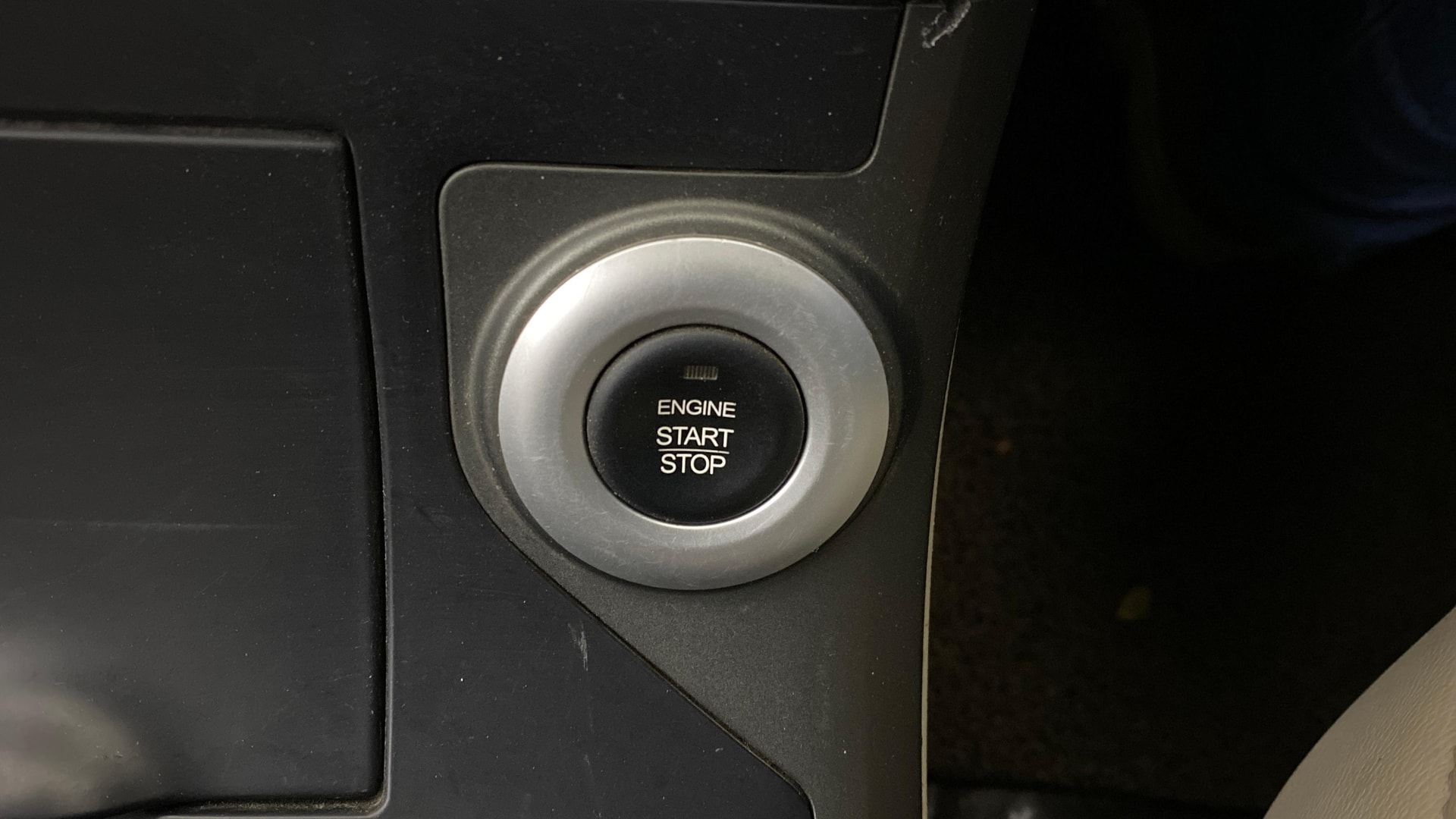 View 2015 Mahindra XUV500 W10 FWD Image 42 Used 2015 Mahindra XUV500 W10 FWD Image 42
