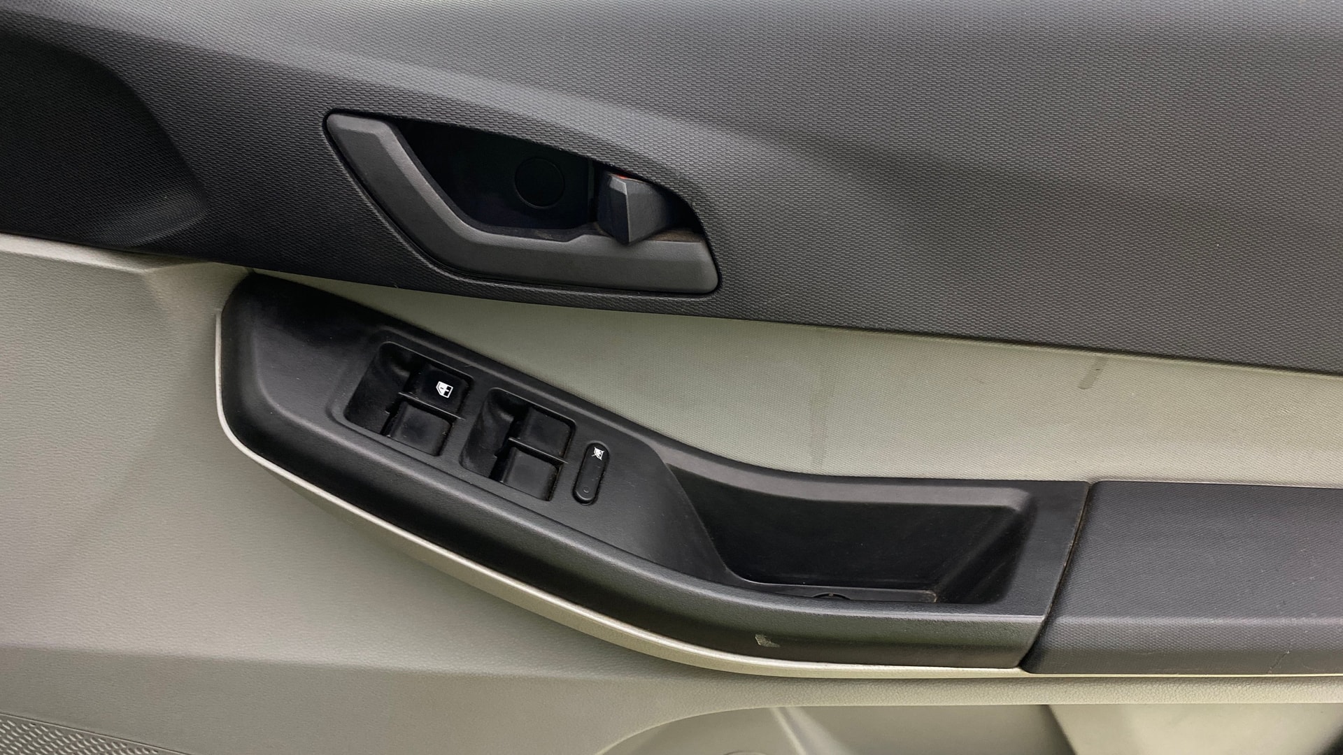 View 2022 Tata Tiago Revotorq XB Image 33 Used 2022 Tata Tiago Revotorq XB Image 33