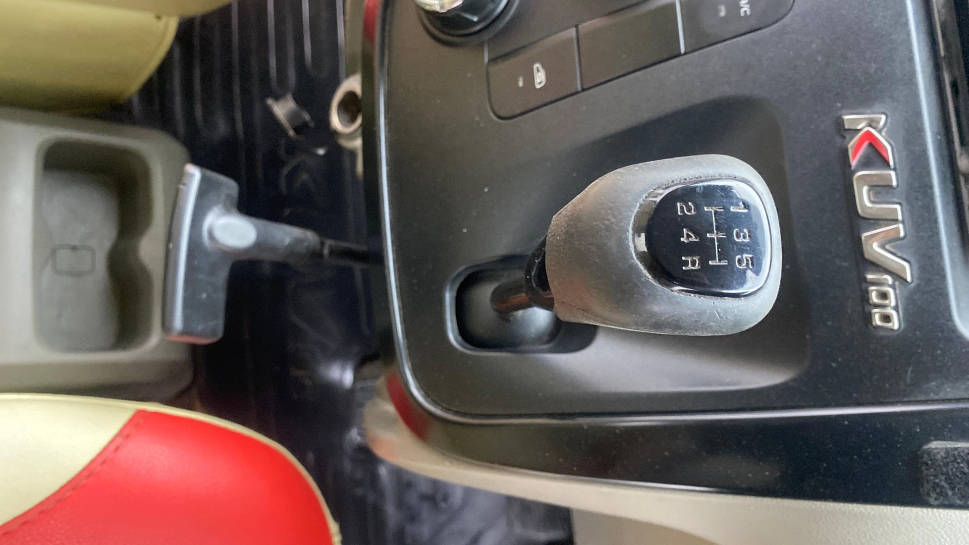 Used 2016 Mahindra KUV100 Used 2016 Mahindra KUV100