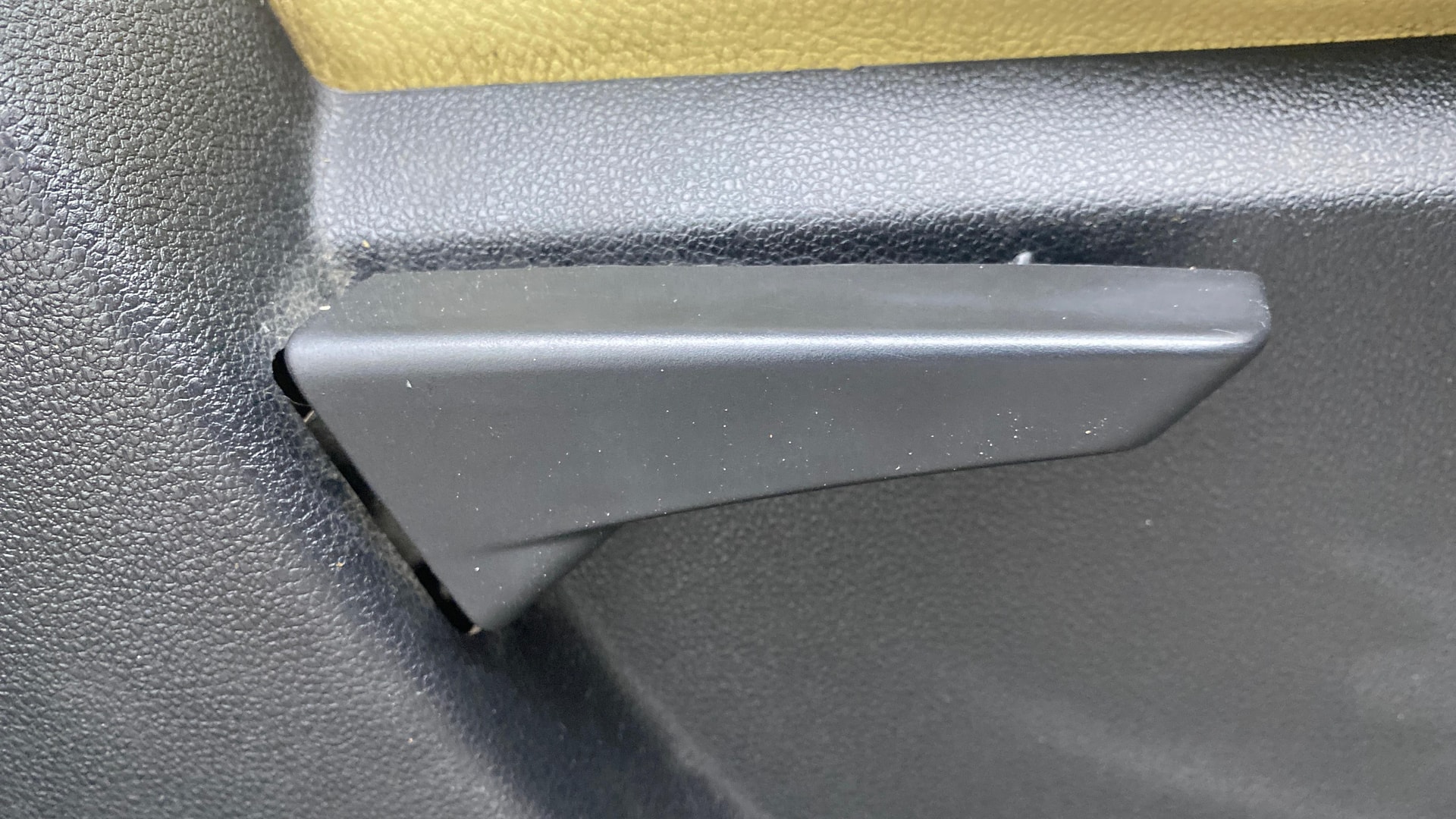 Used 2016 Mahindra KUV100 Used 2016 Mahindra KUV100