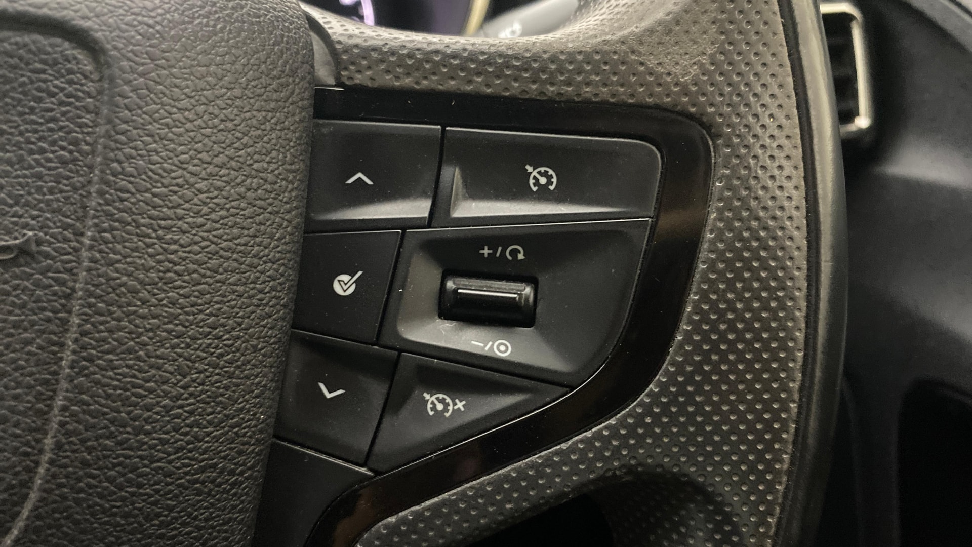 Used 2022 Tata Safari Used 2022 Tata Safari