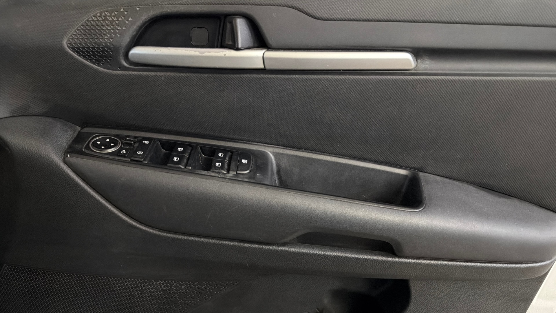 View 2023 Kia Sonet HTK Plus iMT Petrol Image 34 Used 2023 Kia Sonet HTK Plus iMT Petrol Image 34
