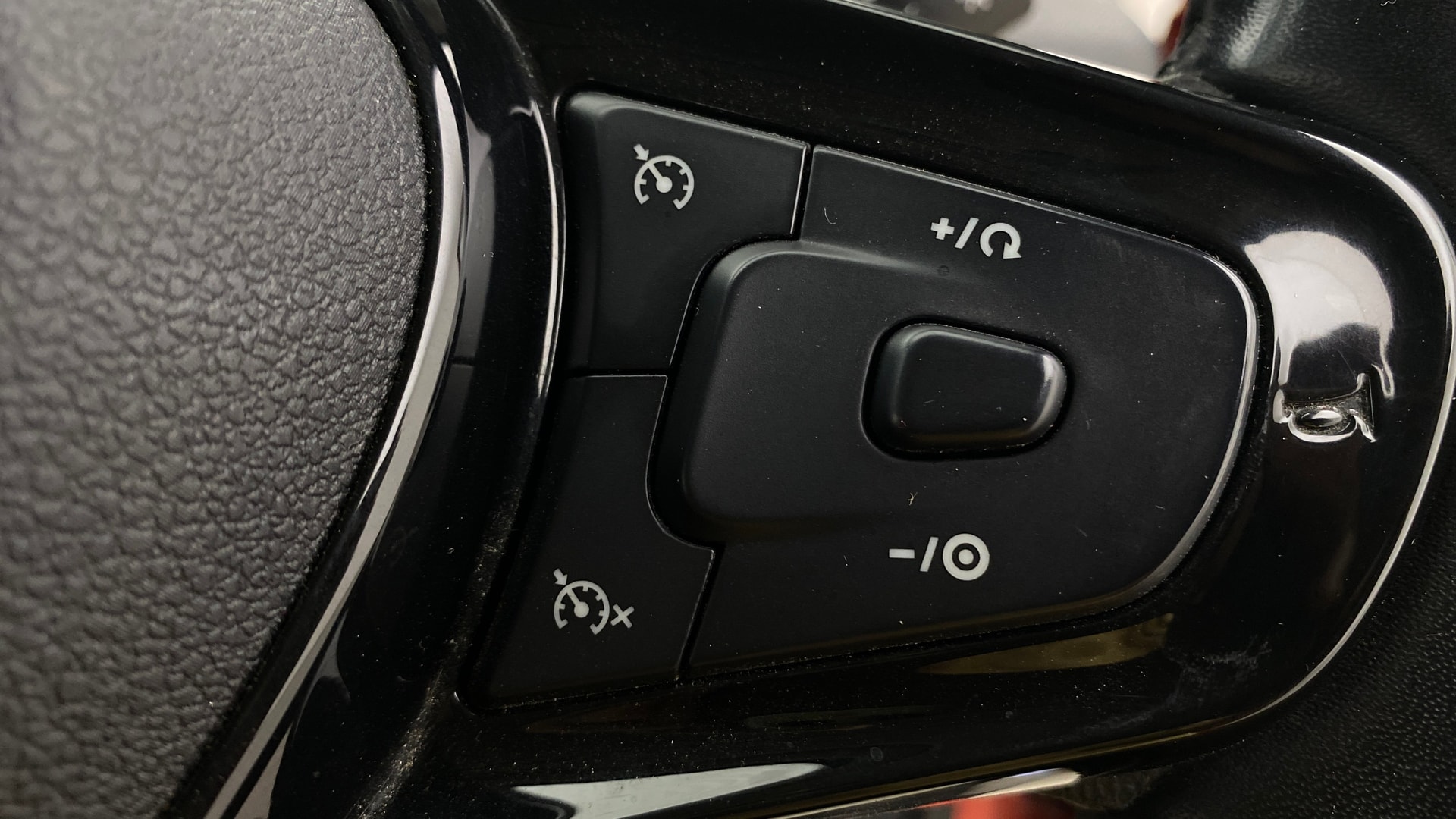 View 2023 Tata Nexon XZA Plus Diesel Image 3 Used 2023 Tata Nexon XZA Plus Diesel Image 3