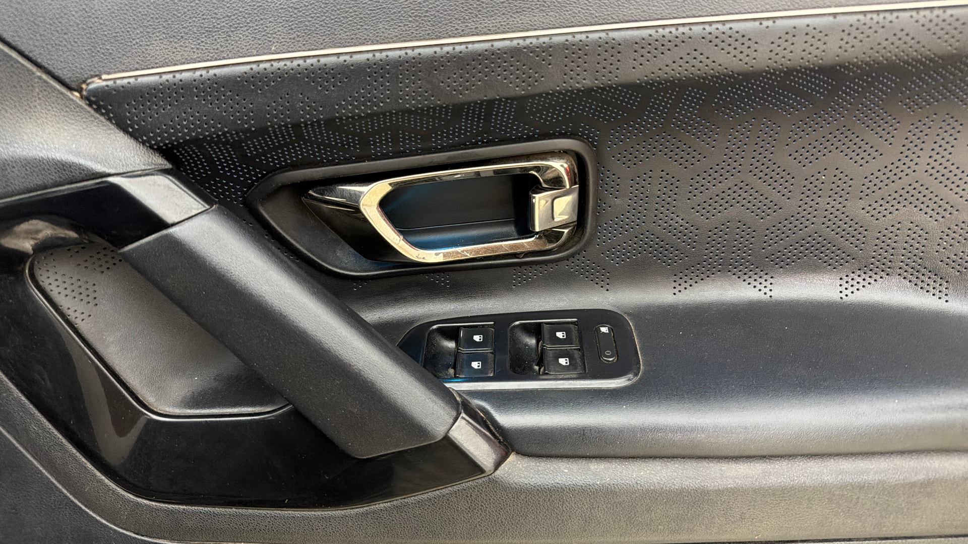 View 2023 Tata Safari XZA Plus Dark Image 41 Used 2023 Tata Safari XZA Plus Dark Image 41