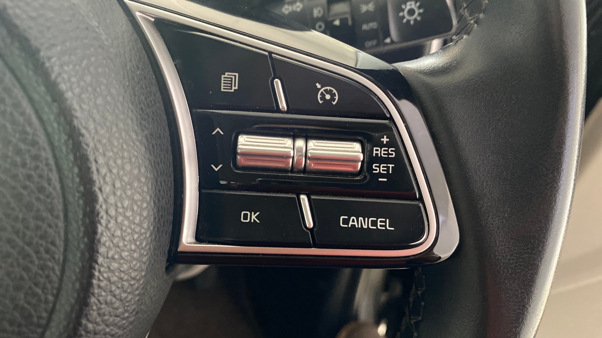 View 2022 Kia Sonet HTX iMT Petrol Image 3 Used 2022 Kia Sonet HTX iMT Petrol Image 3
