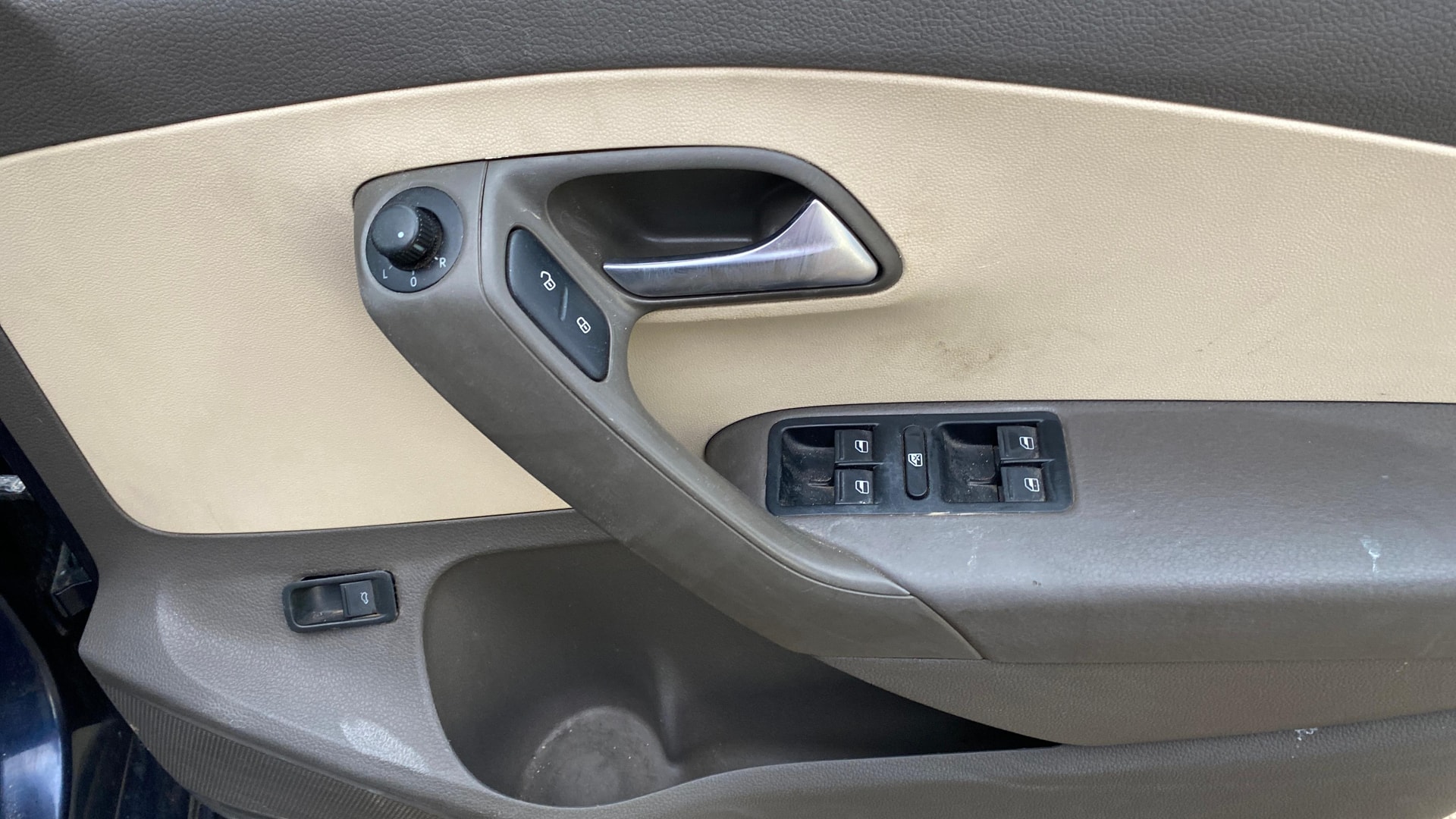 View 2015 Volkswagen Vento DSG Image 33 Used 2015 Volkswagen Vento DSG Image 33