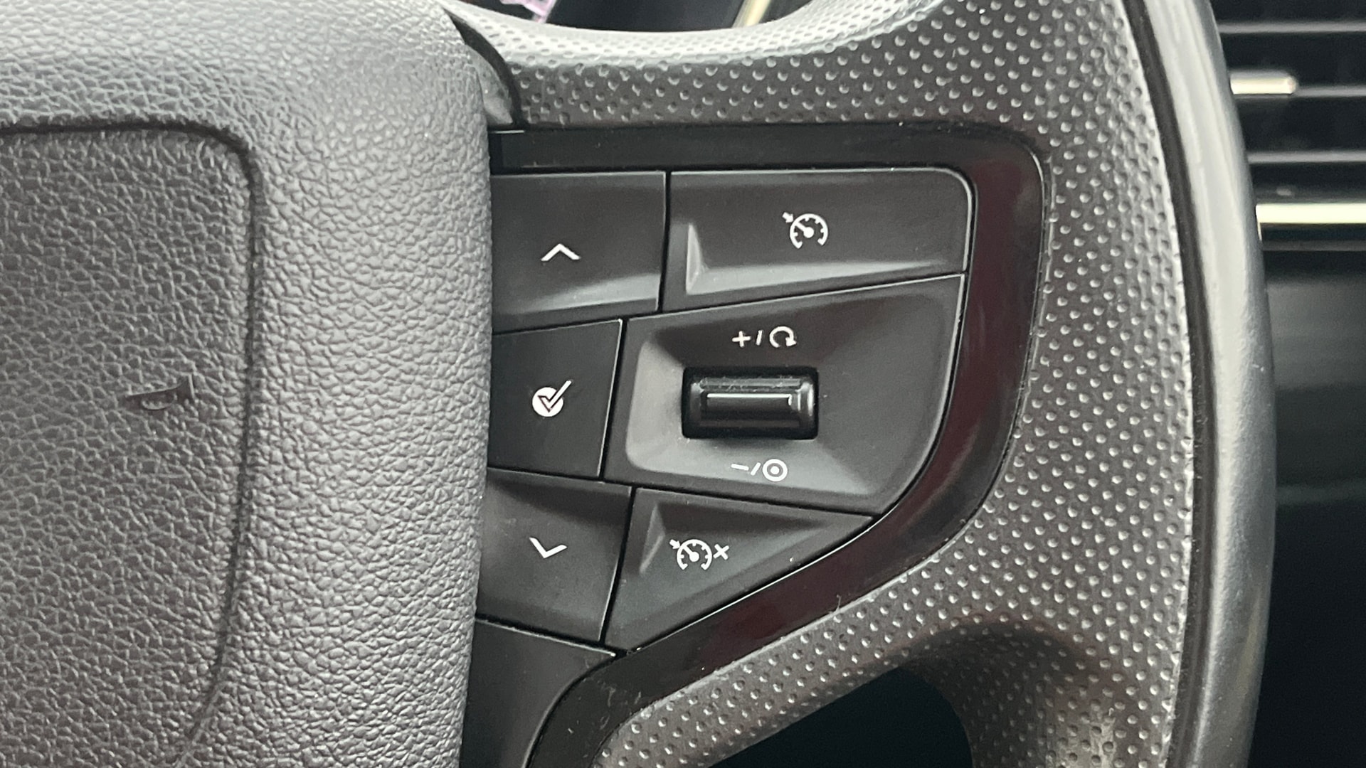 Used 2022 Tata Safari Used 2022 Tata Safari