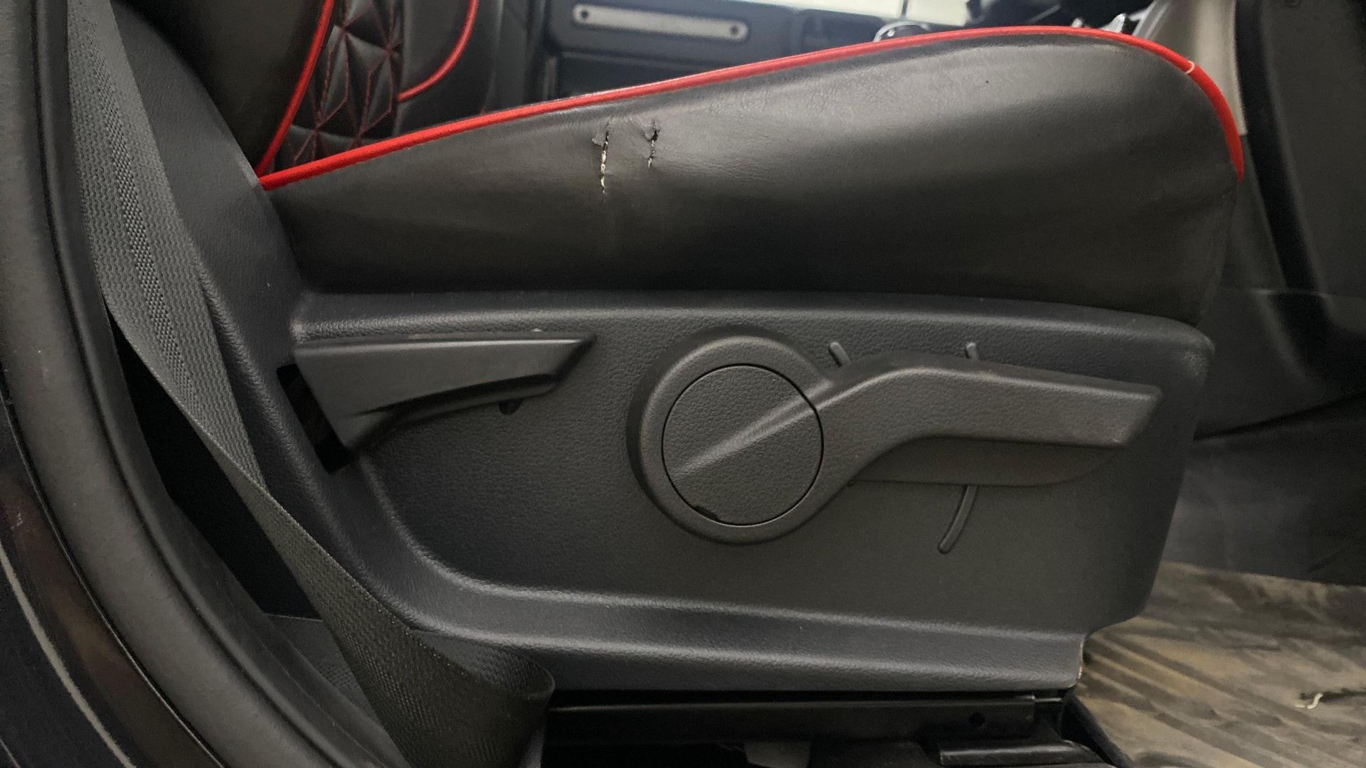 View 2022 Mahindra Thar AX Standard Manual Soft Top 6 Seater Image 18 Used 2022 Mahindra Thar AX Standard Manual Soft Top 6 Seater Image 18