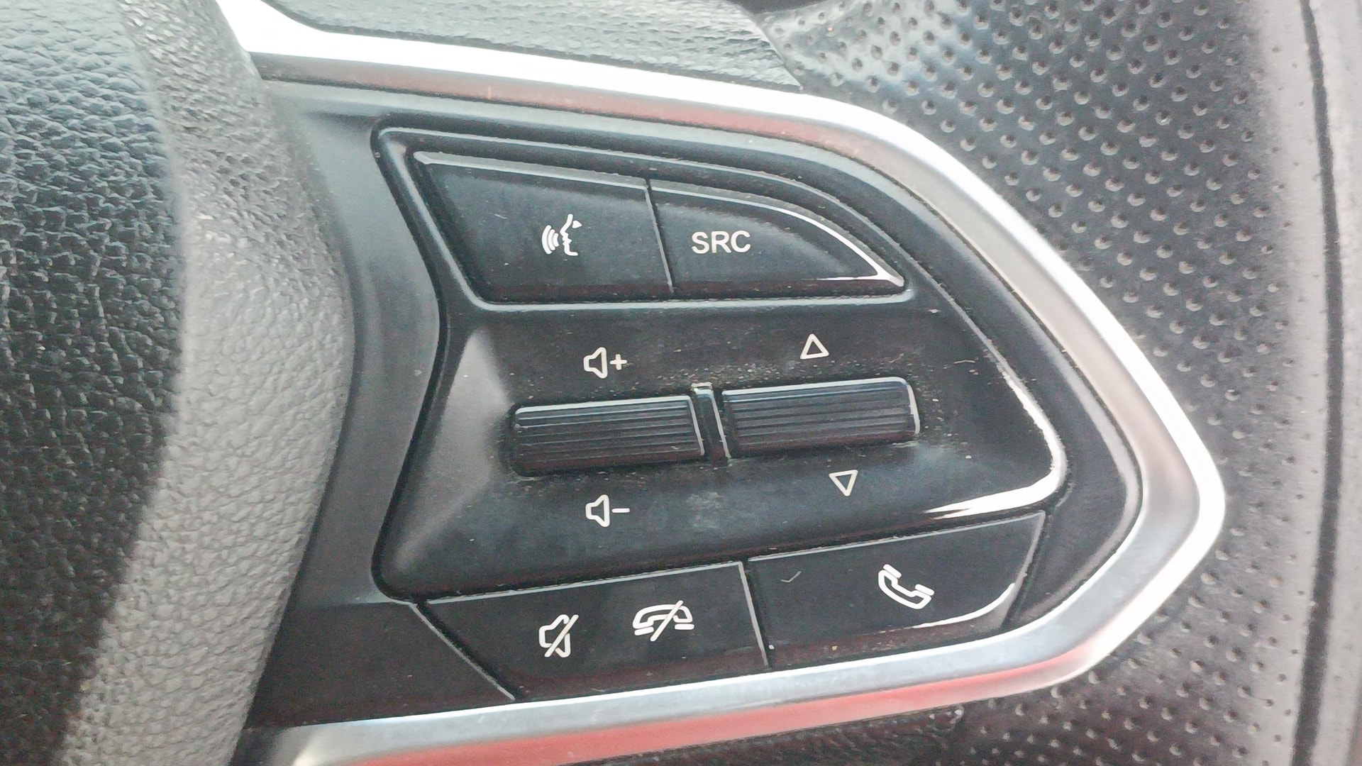View 2020 MG Hector Plus Sharp Turbo 6 Seater Diesel Image 3 Used 2020 MG Hector Plus Sharp Turbo 6 Seater Diesel Image 3