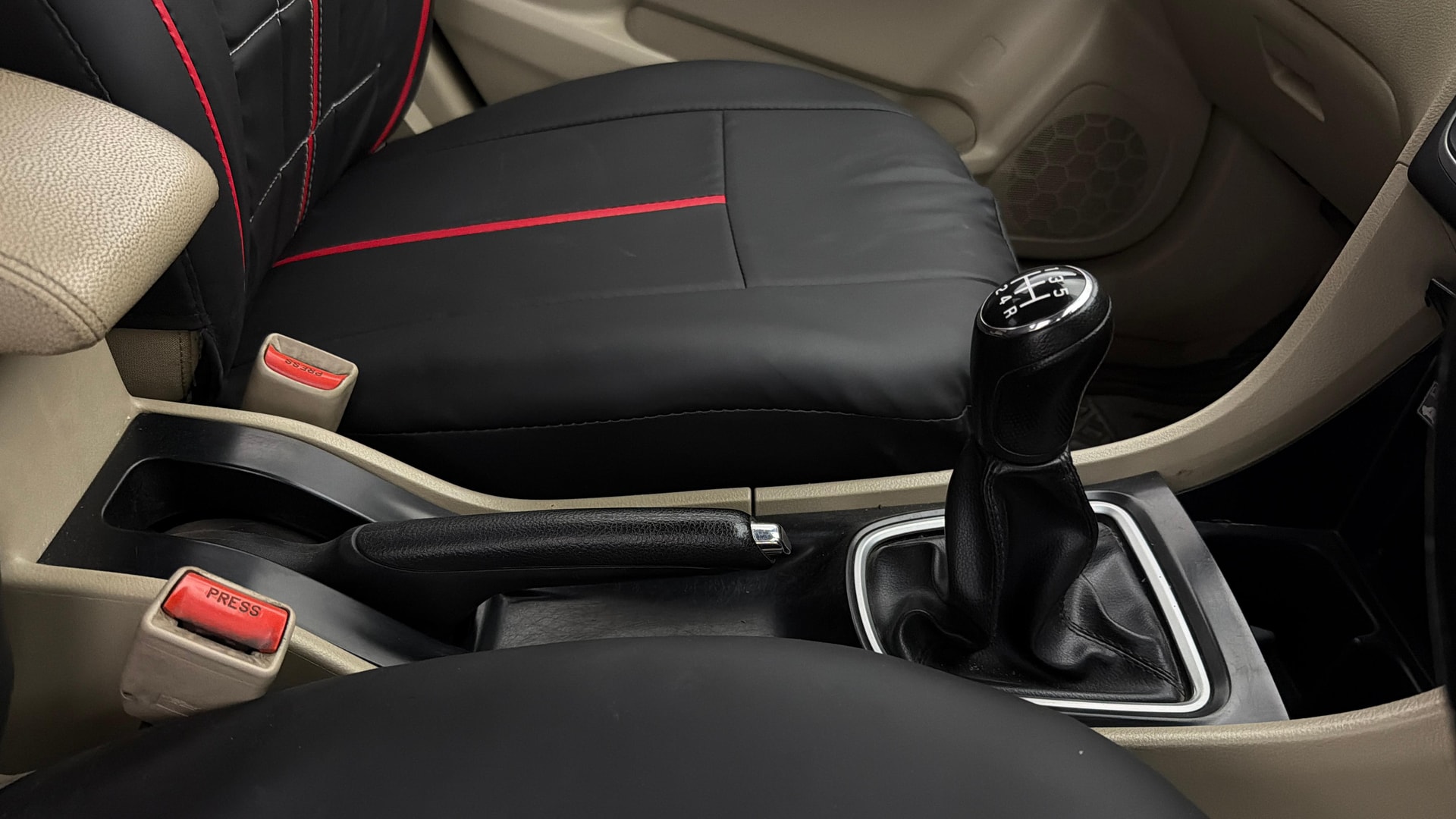 View 2019 Maruti Suzuki 1000 Base Variant Image 38 Used 2019 Maruti Suzuki 1000 Base Variant Image 38