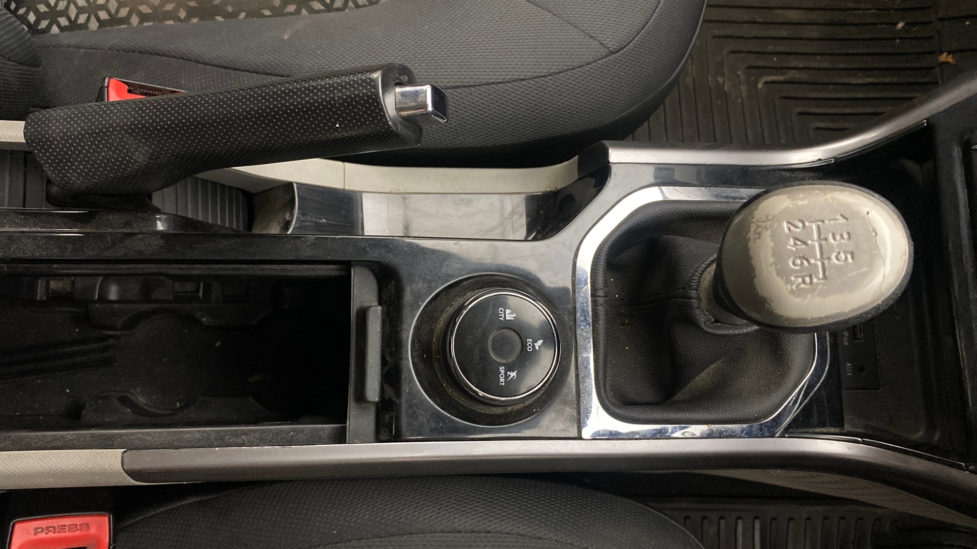 View 2017 Tata Nexon XZ Plus Diesel Image 39 Used 2017 Tata Nexon XZ Plus Diesel Image 39