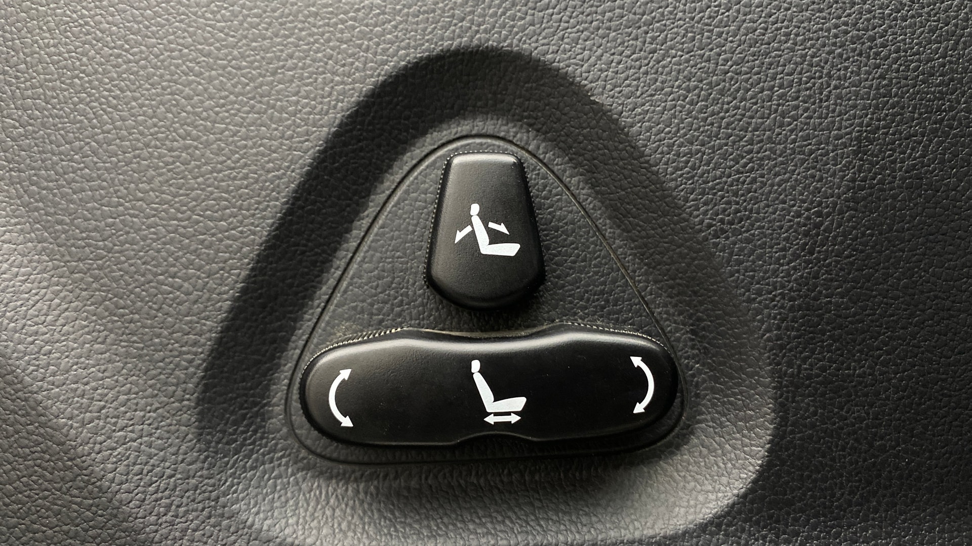 Used 2019 Mahindra Alturas G4 Used 2019 Mahindra Alturas G4