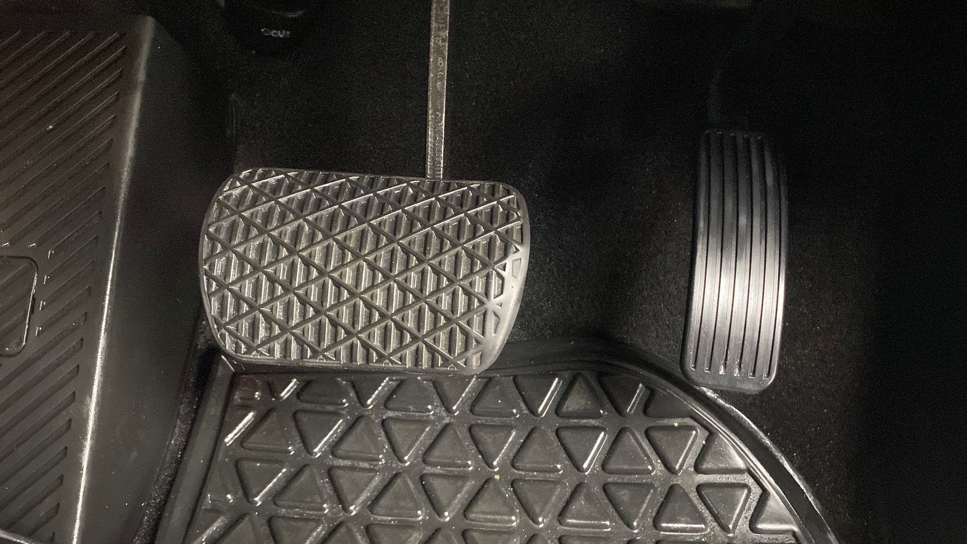 Used 2019 Mahindra Alturas G4 Used 2019 Mahindra Alturas G4