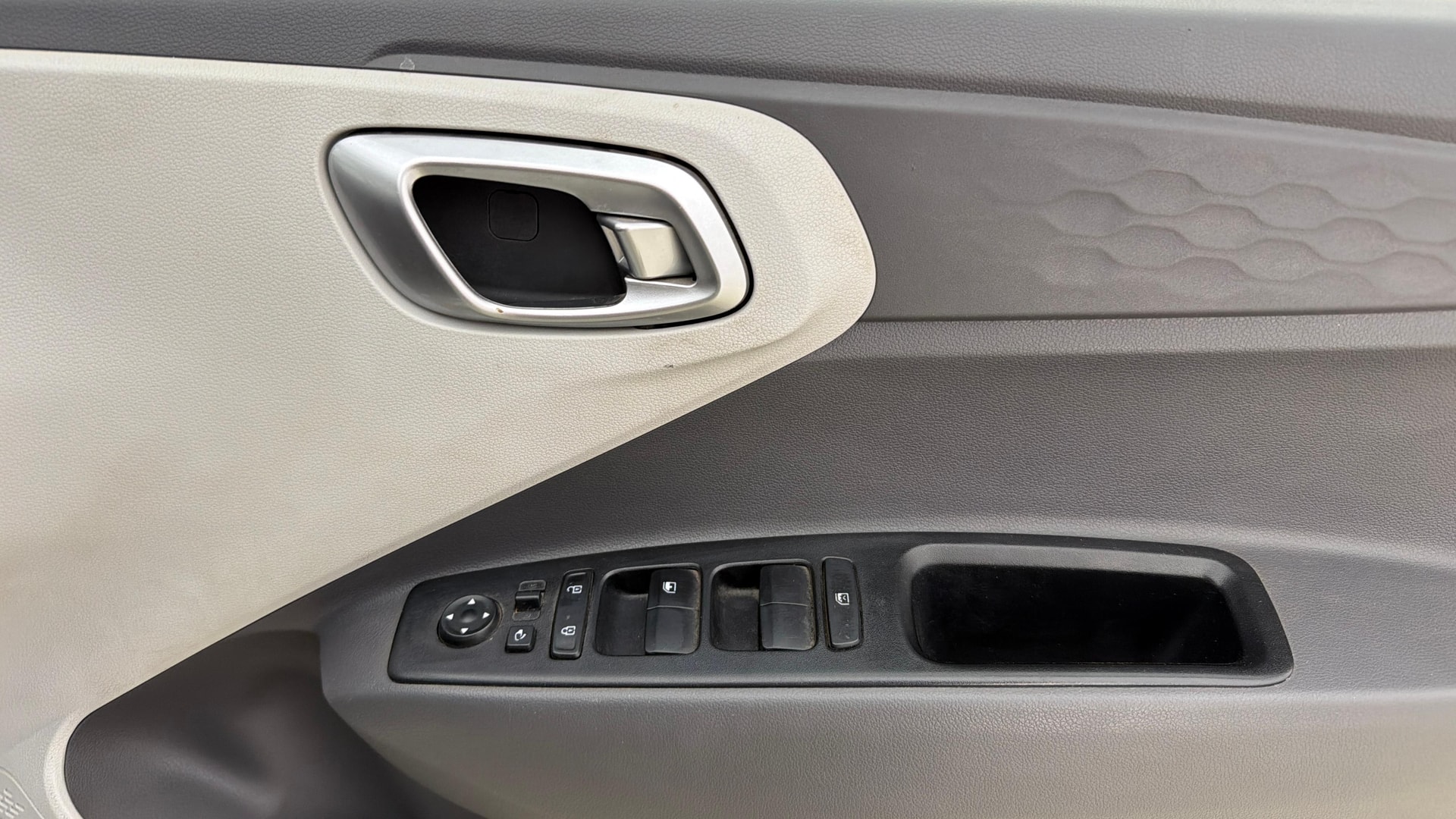 View 2020 Hyundai Grand i10 Nios Sportz Petrol AMT Image 33 Used 2020 Hyundai Grand i10 Nios Sportz Petrol AMT Image 33