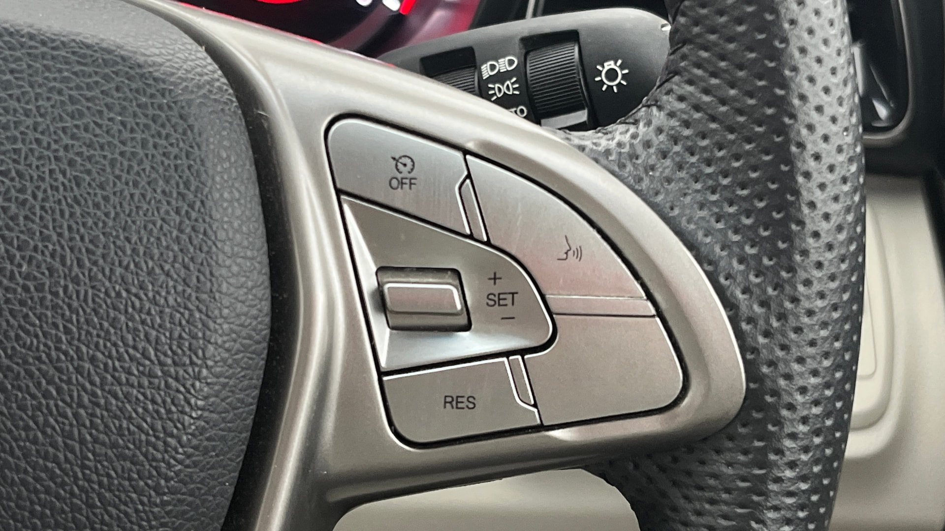 Used 2022 Mahindra XUV300 Used 2022 Mahindra XUV300