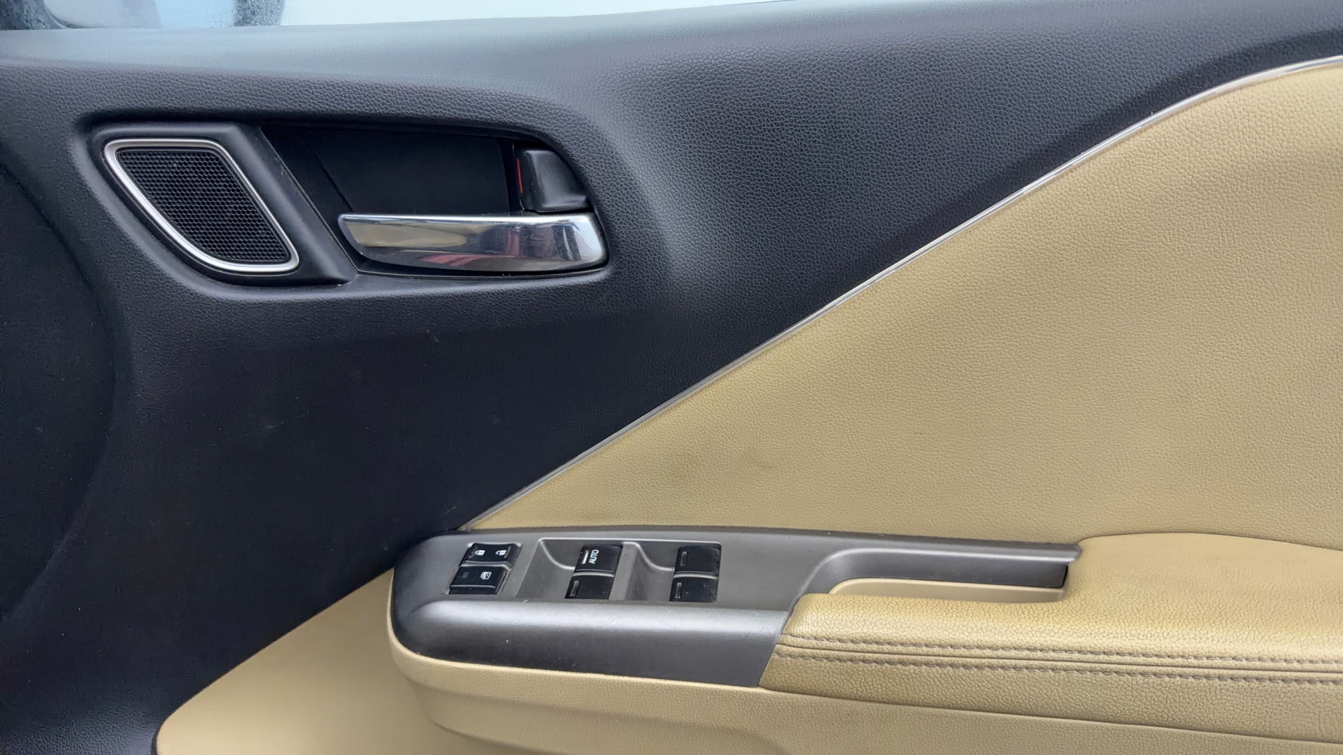 View 2017 Honda City ZX MT Diesel Anniversary Edition Image 35 Used 2017 Honda City ZX MT Diesel Anniversary Edition Image 35