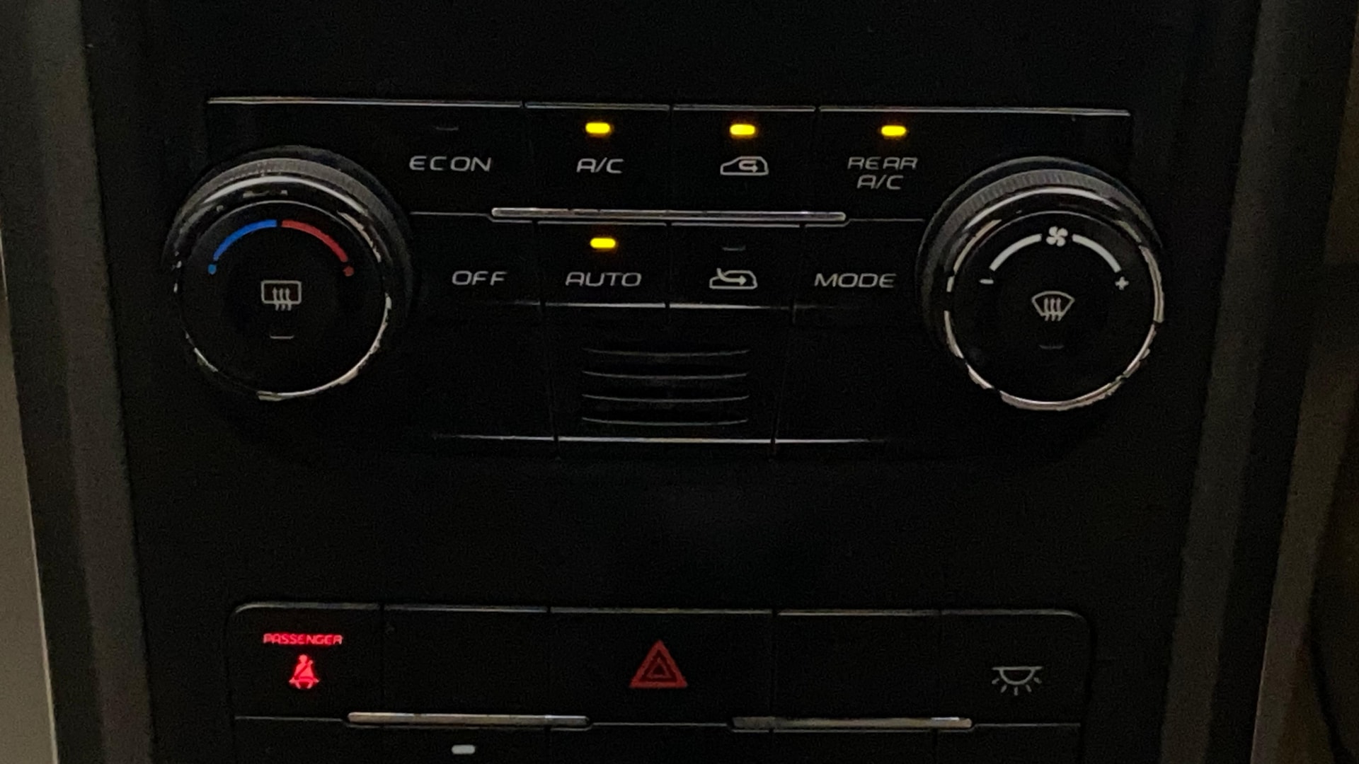 View 2019 Mahindra XUV500 W10 FWD AT Image 27 Used 2019 Mahindra XUV500 W10 FWD AT Image 27