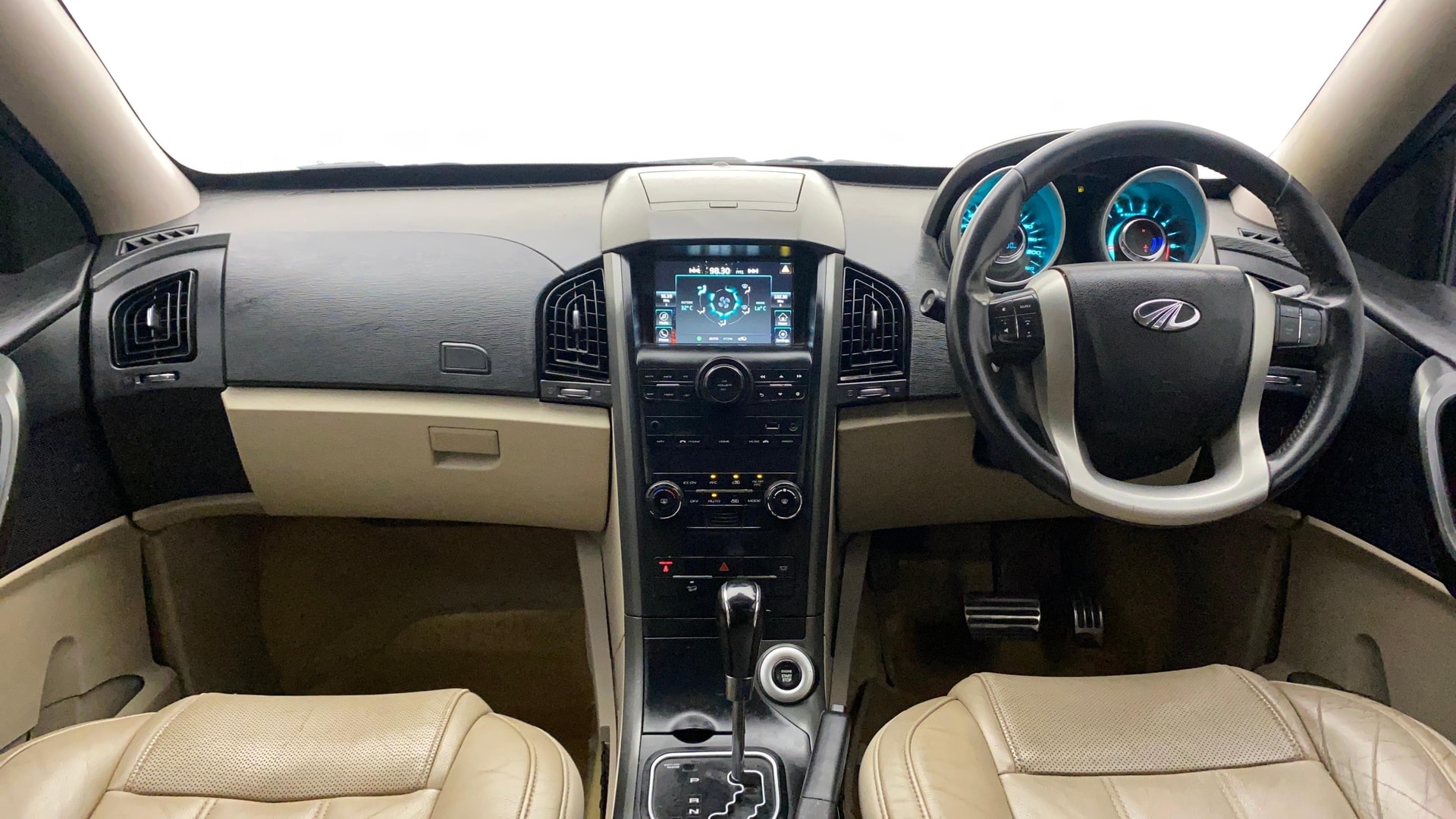 View 2019 Mahindra XUV500 W10 FWD AT Image 32 Used 2019 Mahindra XUV500 W10 FWD AT Image 32