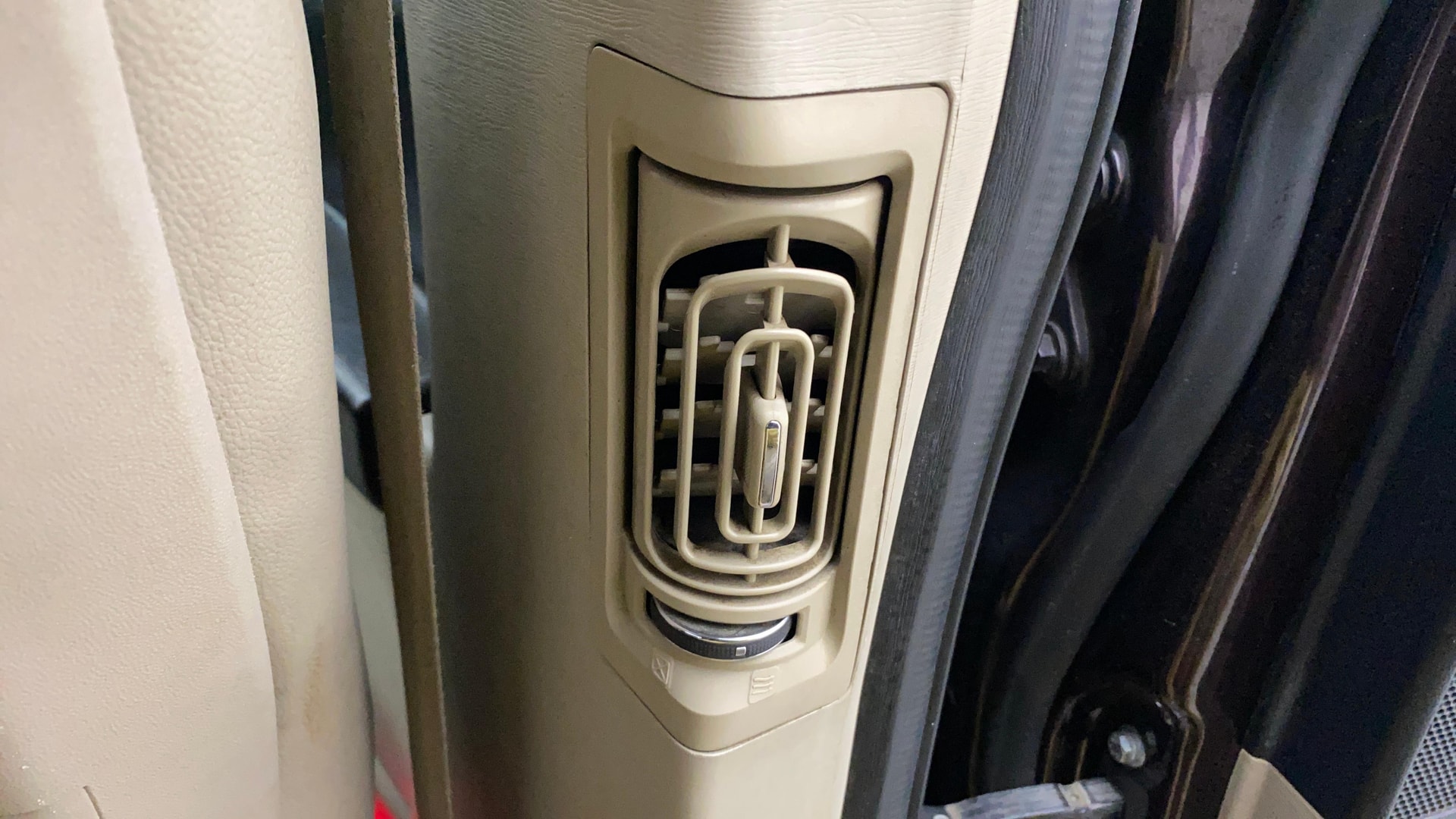 View 2019 Mahindra XUV500 W10 FWD AT Image 41 Used 2019 Mahindra XUV500 W10 FWD AT Image 41