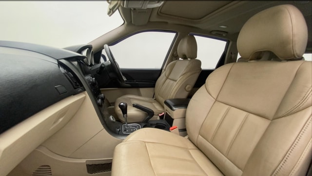 View Mahindra XUV500 Image 19 Used Mahindra XUV500 Image 19