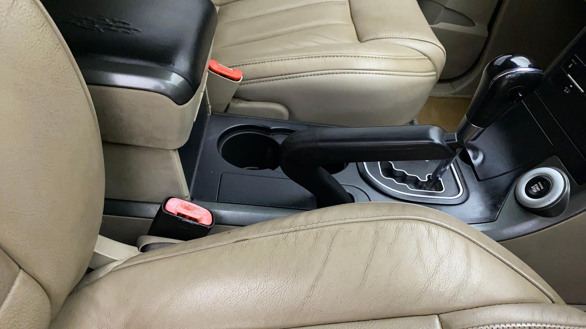 View 2019 Mahindra XUV500 W10 FWD AT Image 42 Used 2019 Mahindra XUV500 W10 FWD AT Image 42