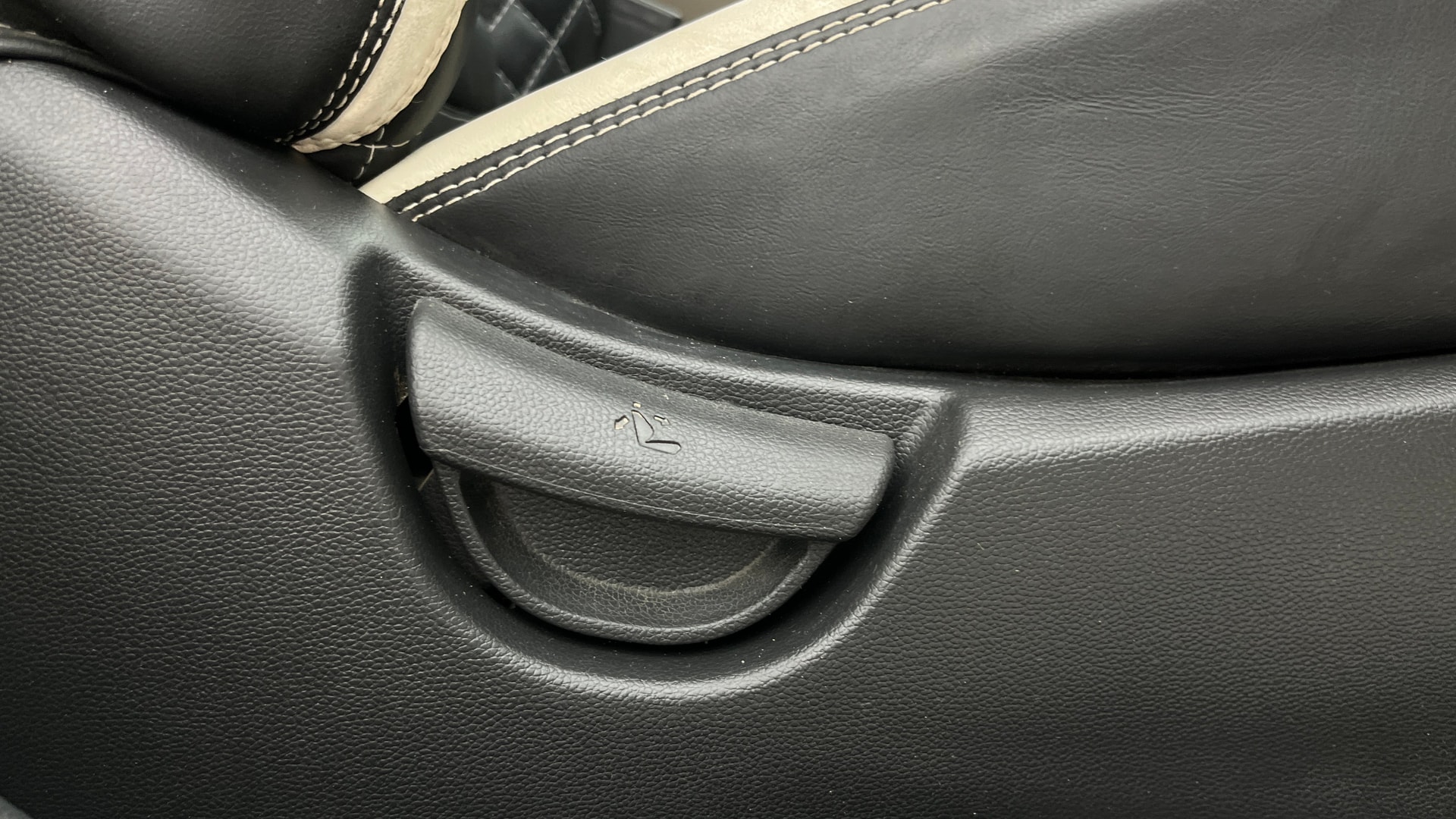 View 2019 Hyundai Grand i10 Sportz 1.2 Kappa Image 11 Used 2019 Hyundai Grand i10 Sportz 1.2 Kappa Image 11