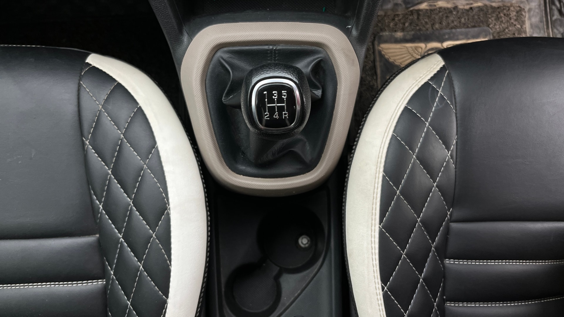 View 2019 Hyundai Grand i10 Sportz 1.2 Kappa Image 40 Used 2019 Hyundai Grand i10 Sportz 1.2 Kappa Image 40