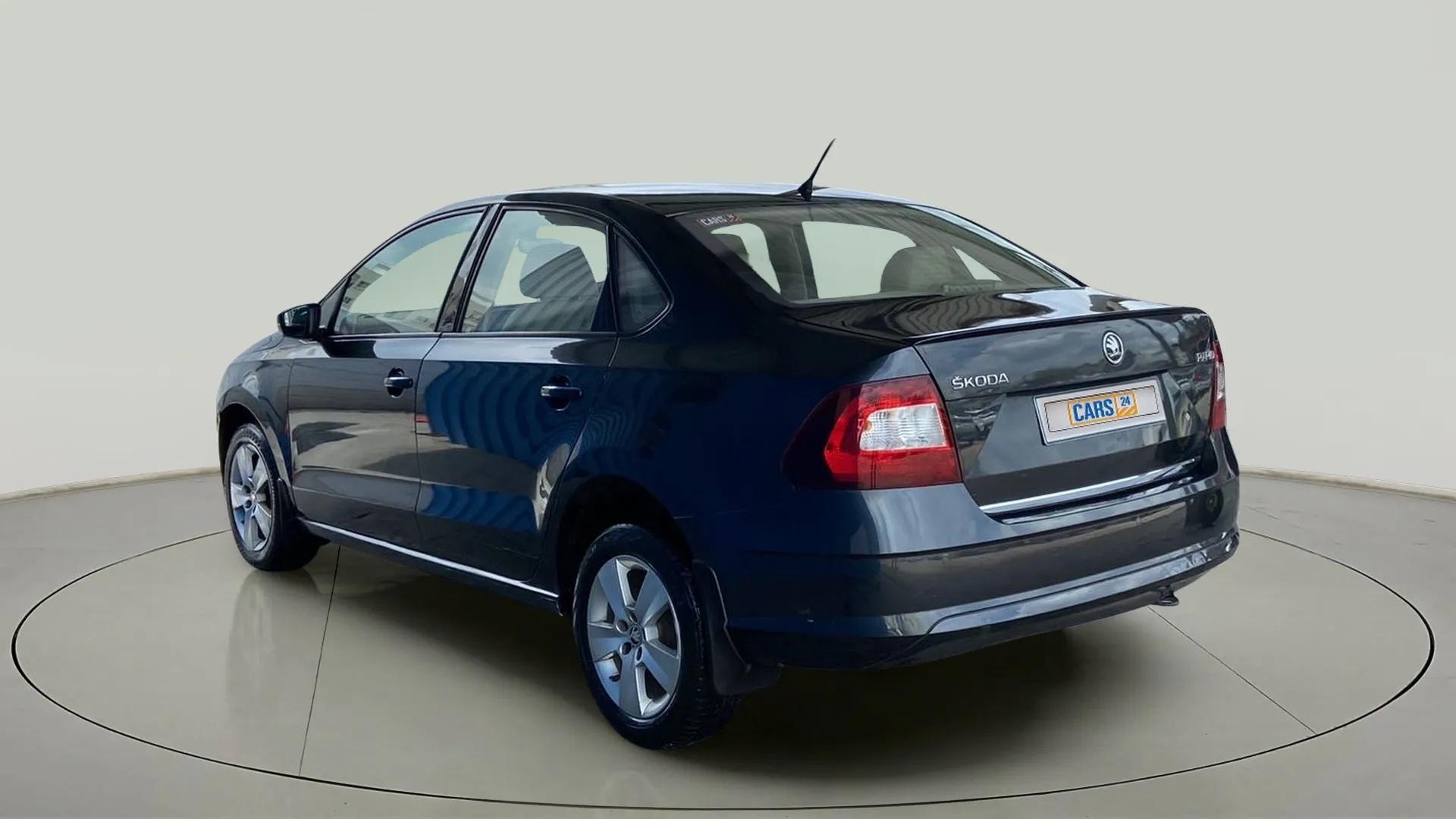 View 2017 Skoda Rapid 1.5 TDI CR Style AT BS IV Image 2 Used 2017 Skoda Rapid 1.5 TDI CR Style AT BS IV Image 2