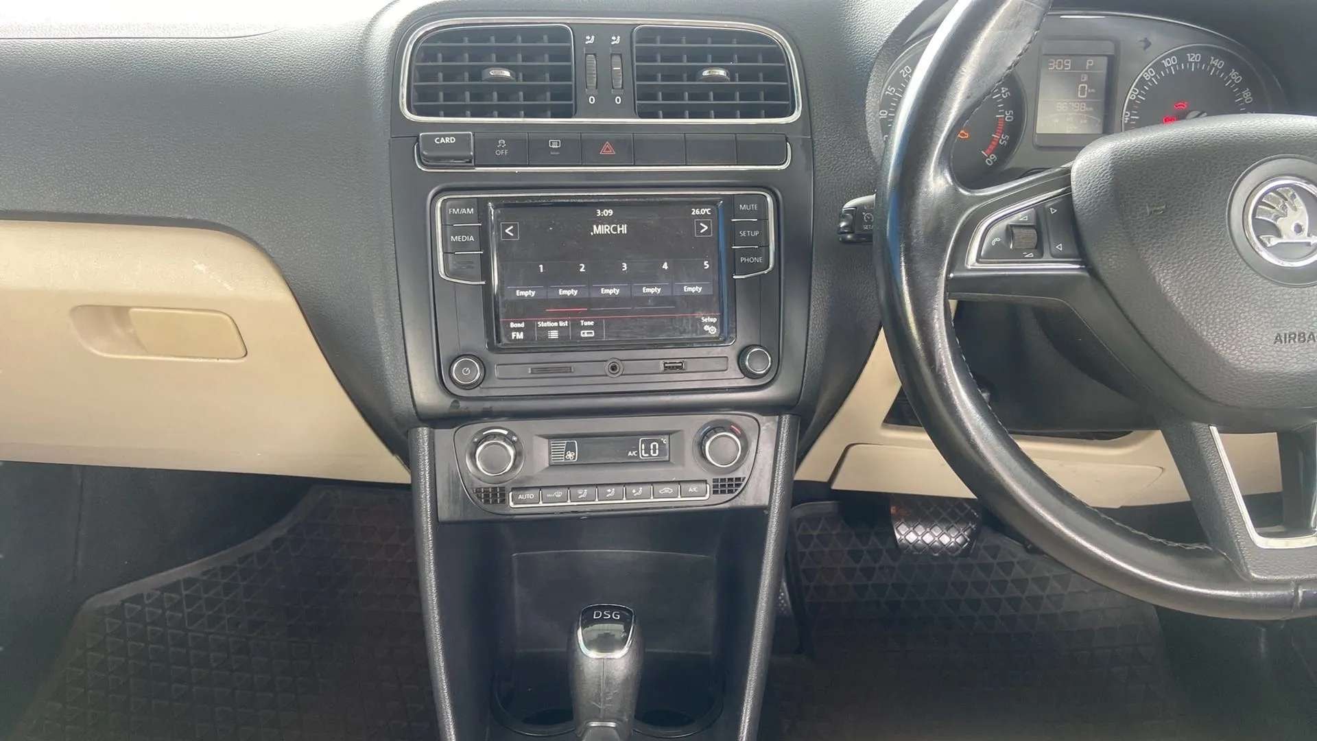 View 2017 Skoda Rapid 1.5 TDI CR Style AT BS IV Image 9 Used 2017 Skoda Rapid 1.5 TDI CR Style AT BS IV Image 9