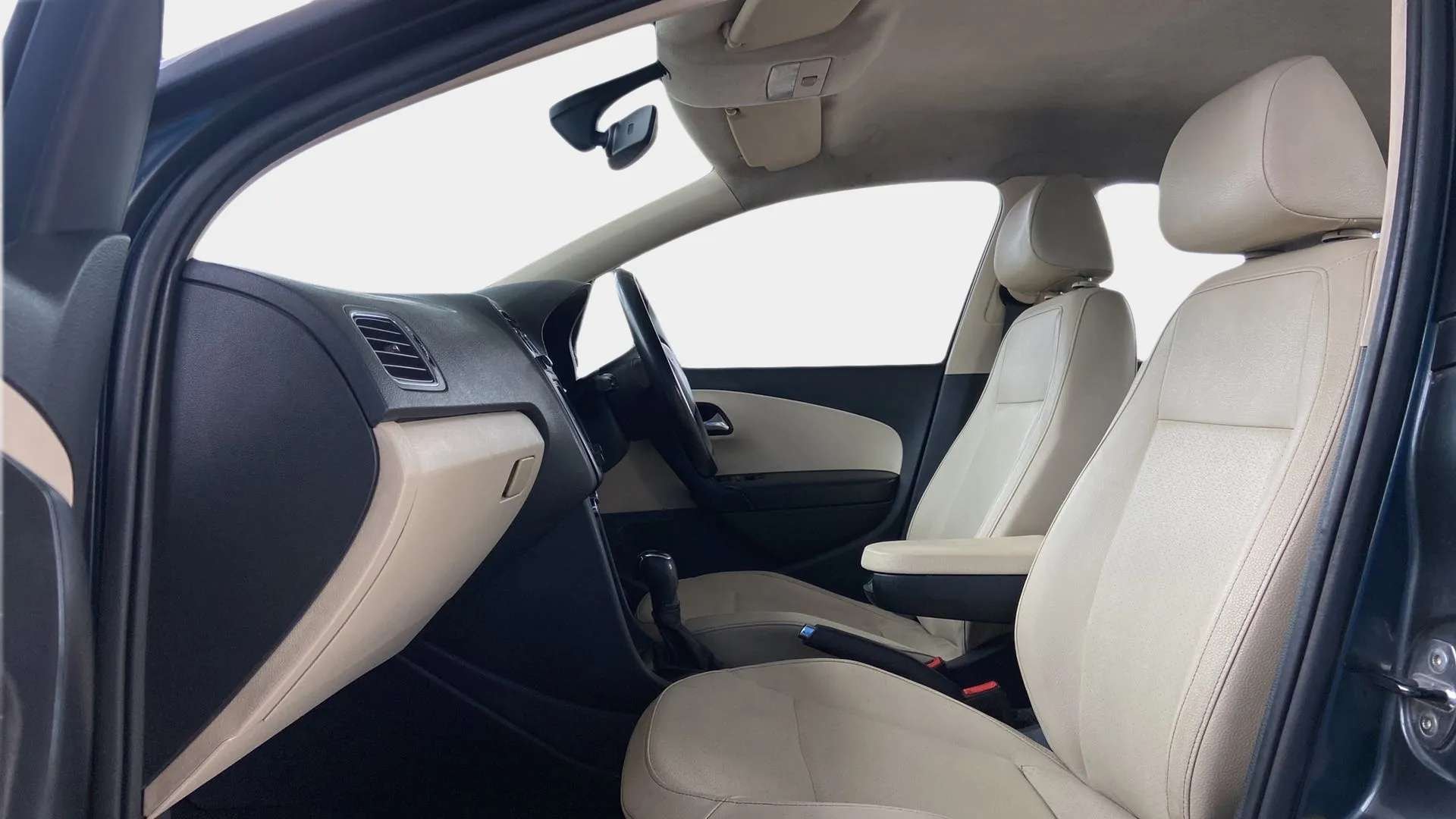 View 2017 Skoda Rapid 1.5 TDI CR Style AT BS IV Image 13 Used 2017 Skoda Rapid 1.5 TDI CR Style AT BS IV Image 13