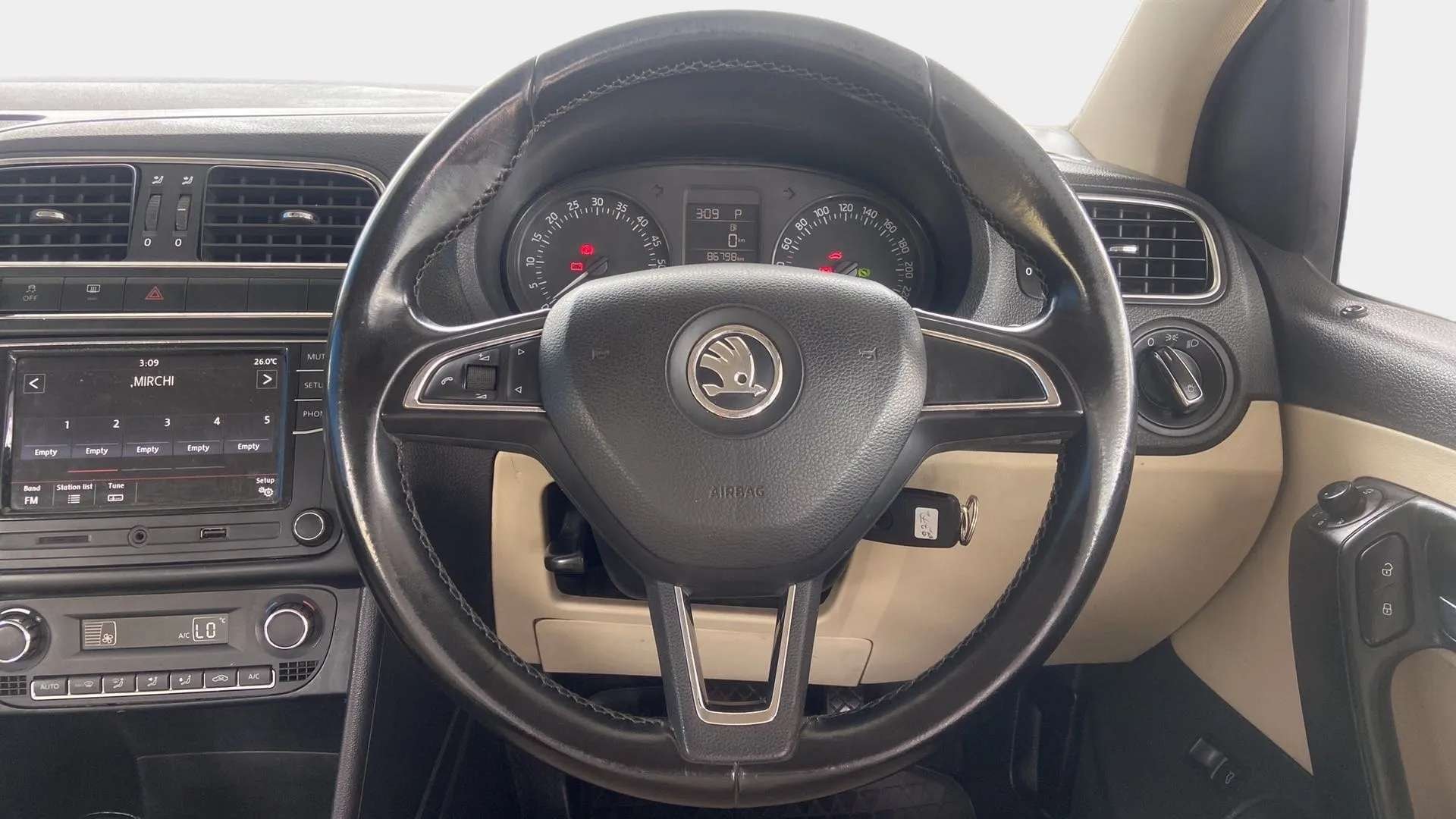 View 2017 Skoda Rapid 1.5 TDI CR Style AT BS IV Image 11 Used 2017 Skoda Rapid 1.5 TDI CR Style AT BS IV Image 11