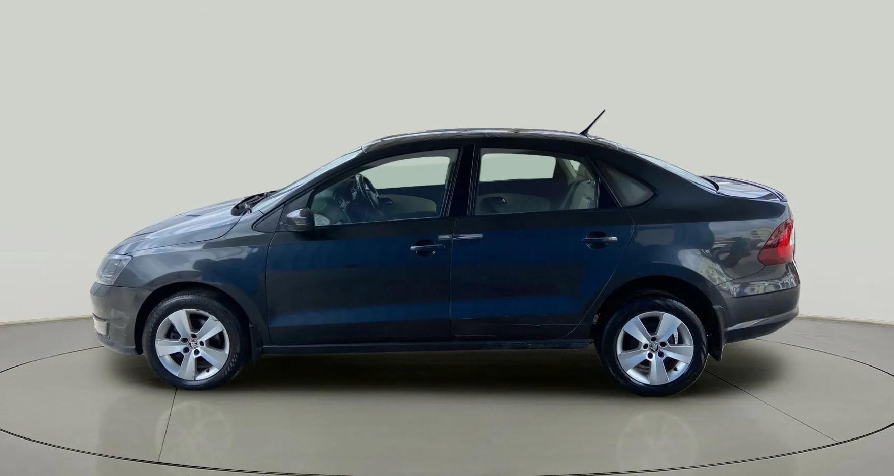 View 2017 Skoda Rapid 1.5 TDI CR Style AT BS IV Image 3 Used 2017 Skoda Rapid 1.5 TDI CR Style AT BS IV Image 3