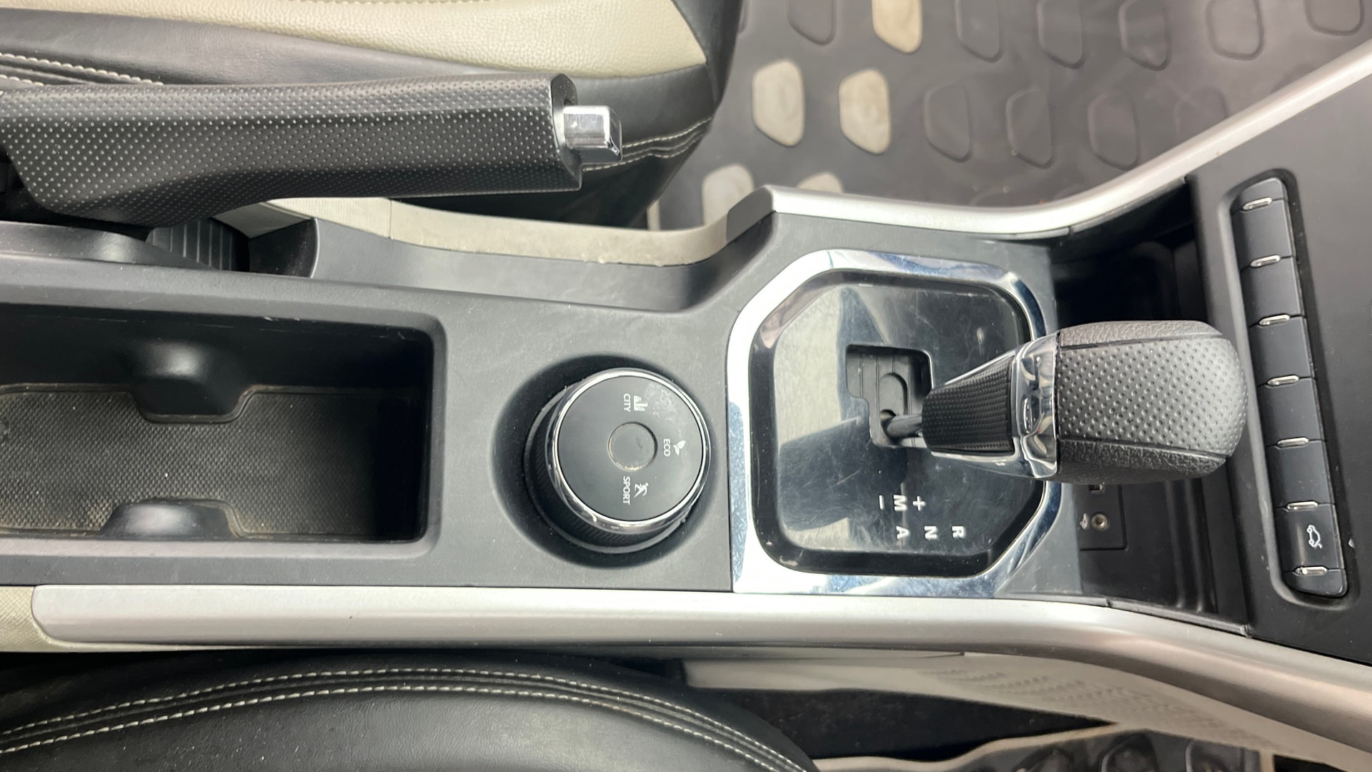 View 2019 Tata Nexon Revotron XMA AMT Image 38 Used 2019 Tata Nexon Revotron XMA AMT Image 38