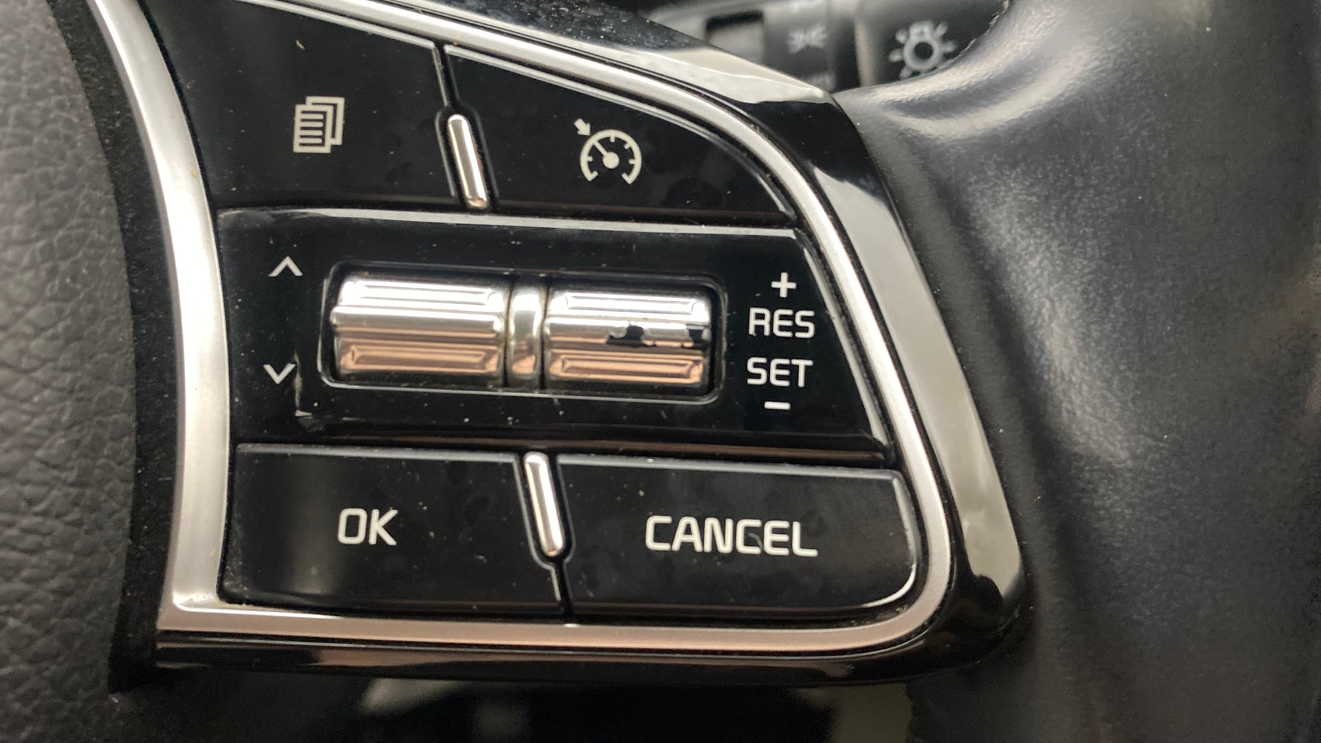 View 2021 Kia Sonet HTX iMT Petrol Image 3 Used 2021 Kia Sonet HTX iMT Petrol Image 3