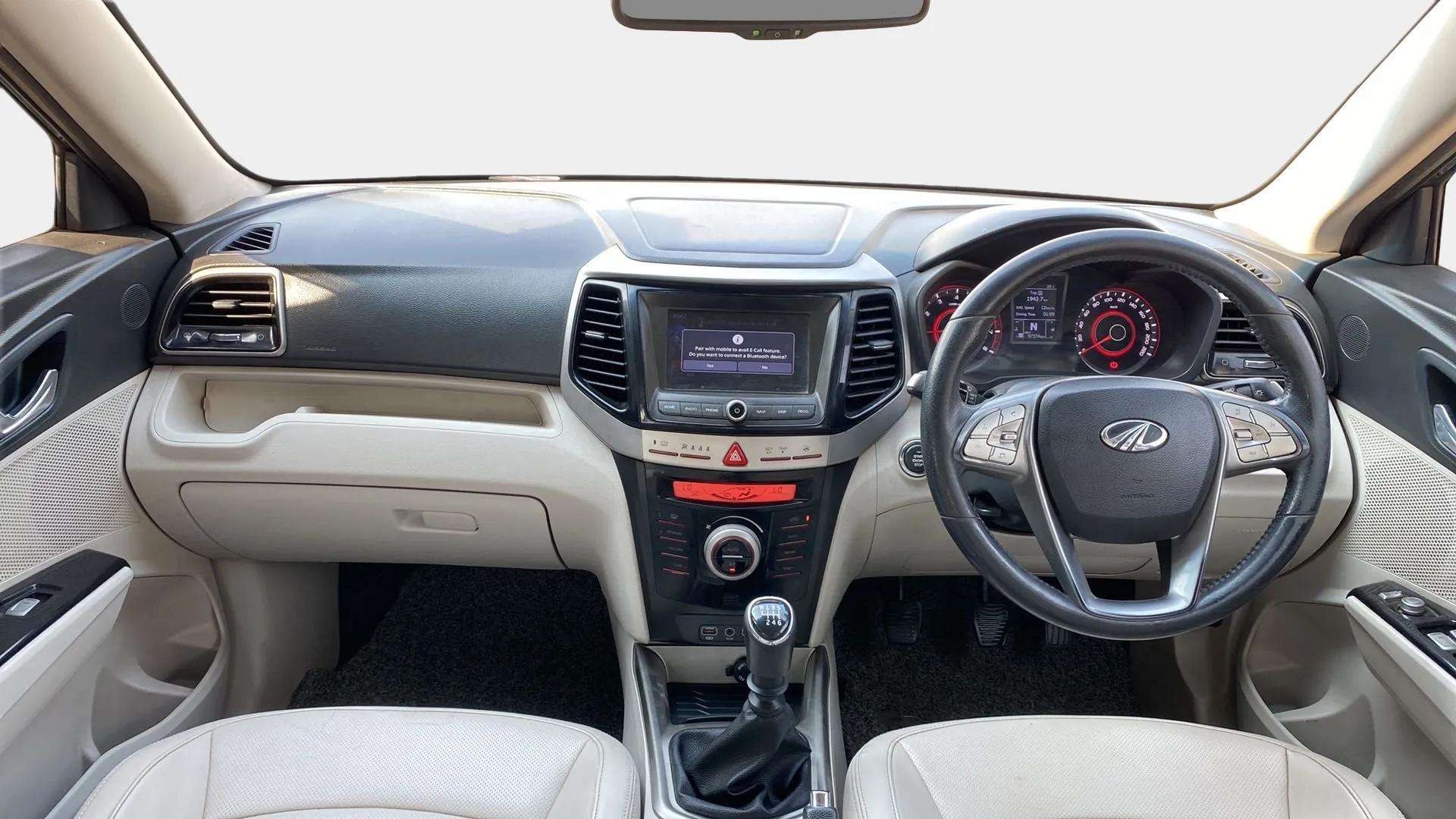 View 2020 Mahindra XUV300 W4 Petrol BS IV Image 8 Used 2020 Mahindra XUV300 W4 Petrol BS IV Image 8