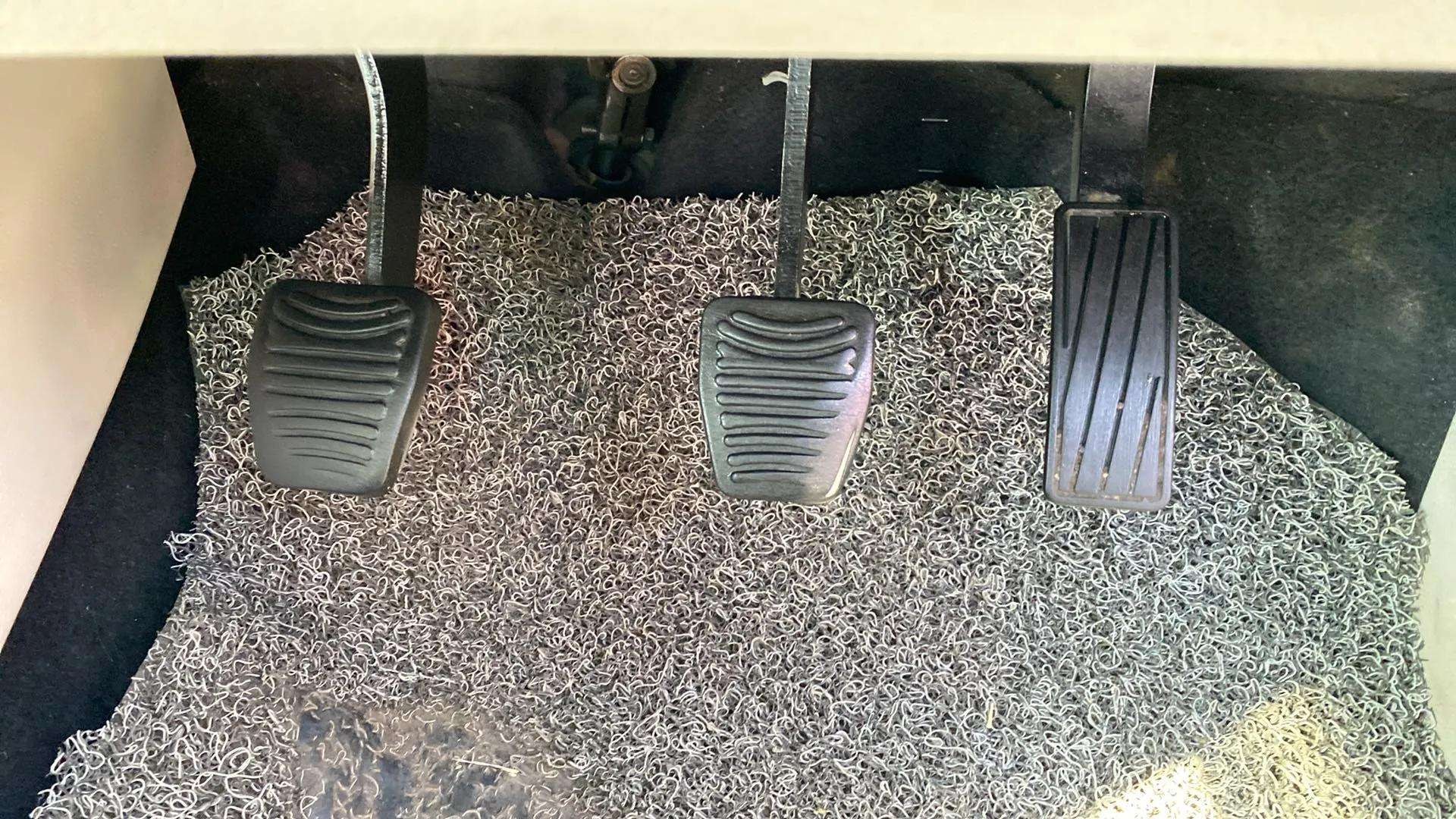View 2020 Mahindra XUV300 W4 Petrol BS IV Image 6 Used 2020 Mahindra XUV300 W4 Petrol BS IV Image 6