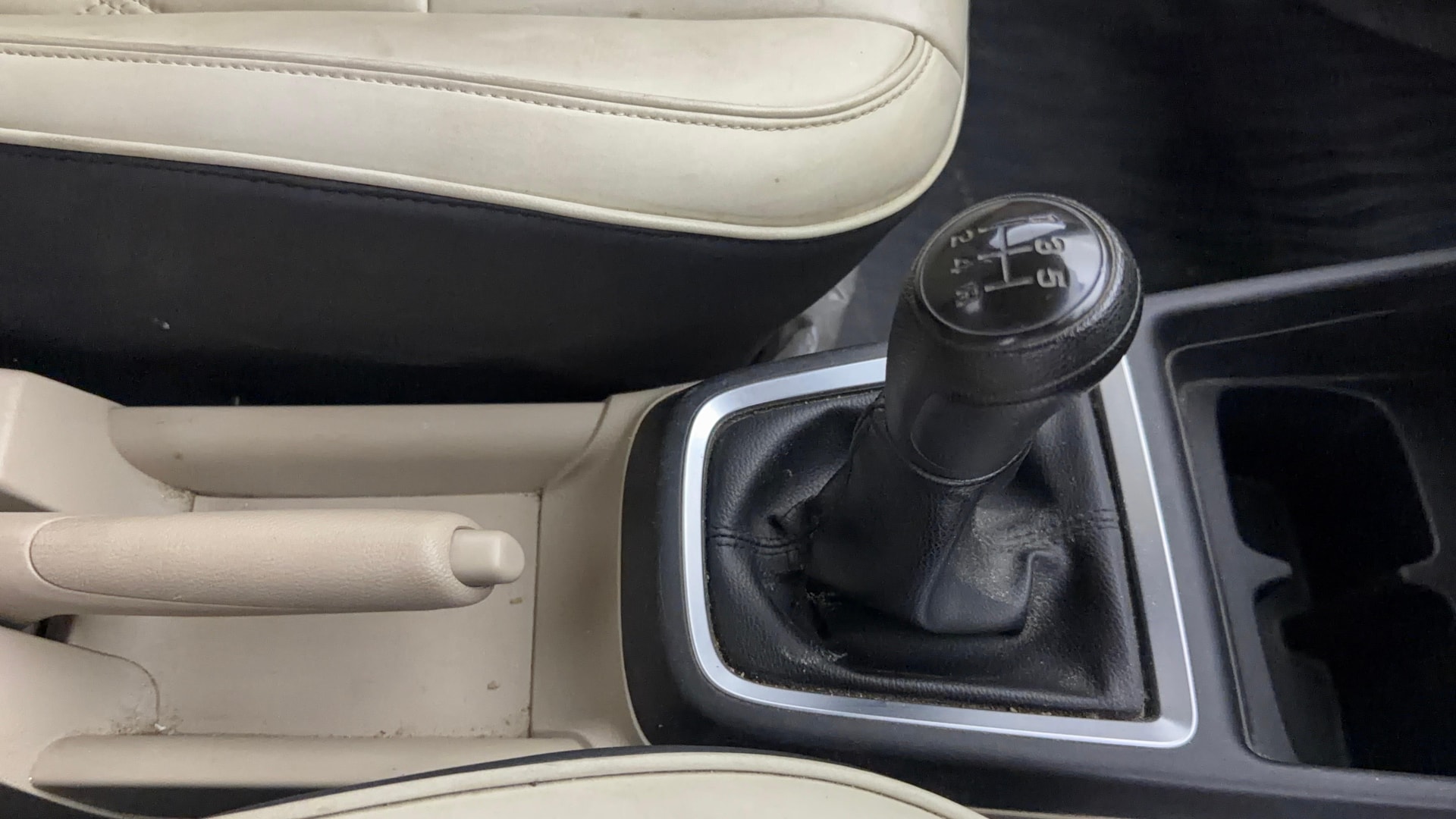 View 2022 Maruti Suzuki 1000 Base Variant Image 37 Used 2022 Maruti Suzuki 1000 Base Variant Image 37