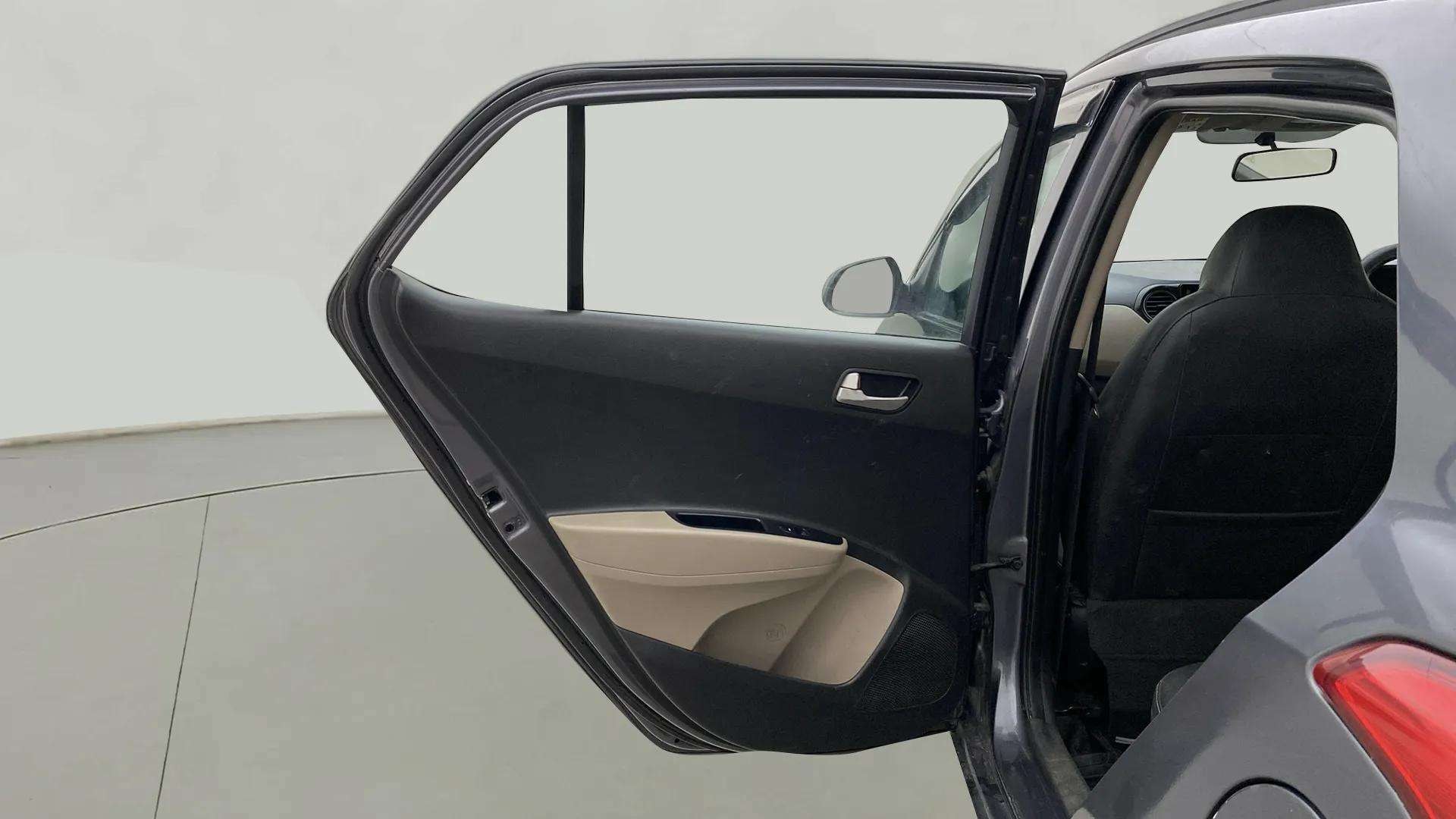 View 2014 Hyundai Grand i10 1.2 Asta Petrol Image 21 Used 2014 Hyundai Grand i10 1.2 Asta Petrol Image 21