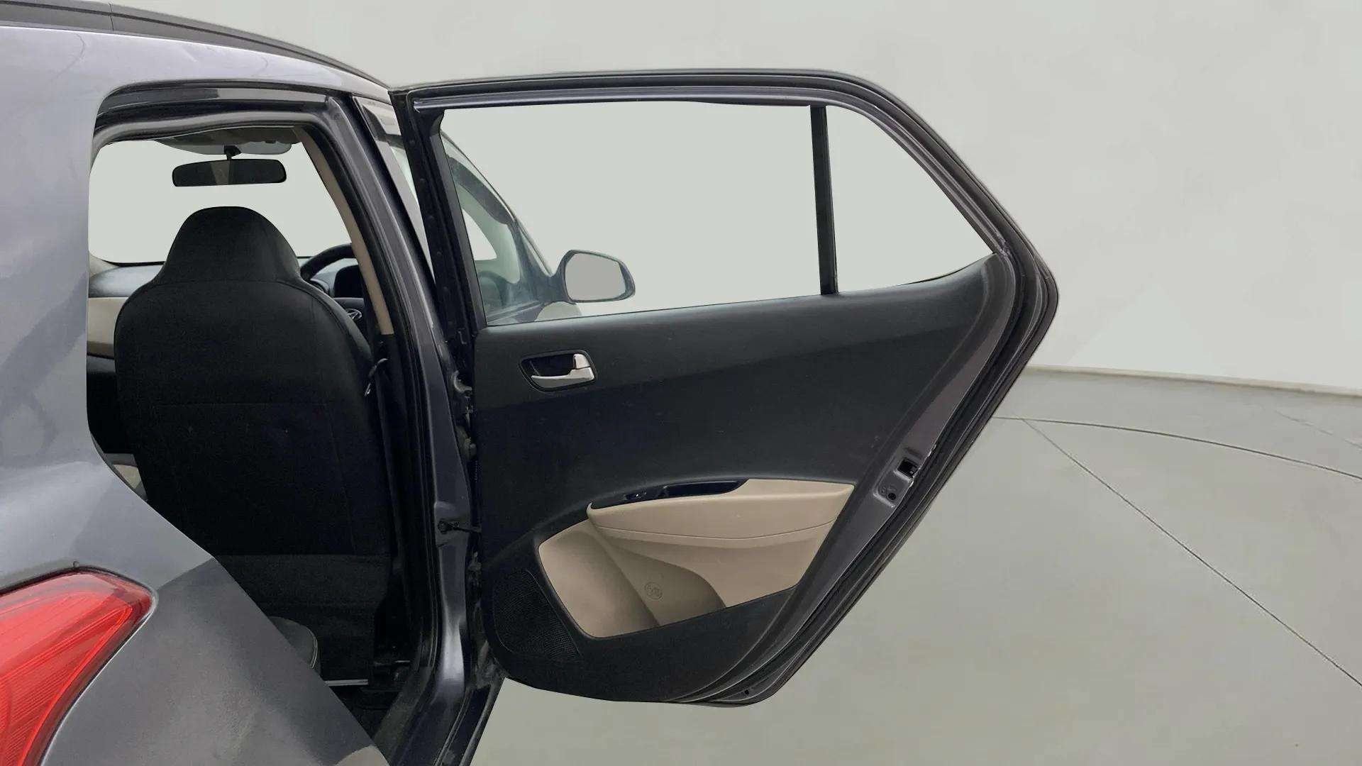 View 2014 Hyundai Grand i10 1.2 Asta Petrol Image 7 Used 2014 Hyundai Grand i10 1.2 Asta Petrol Image 7