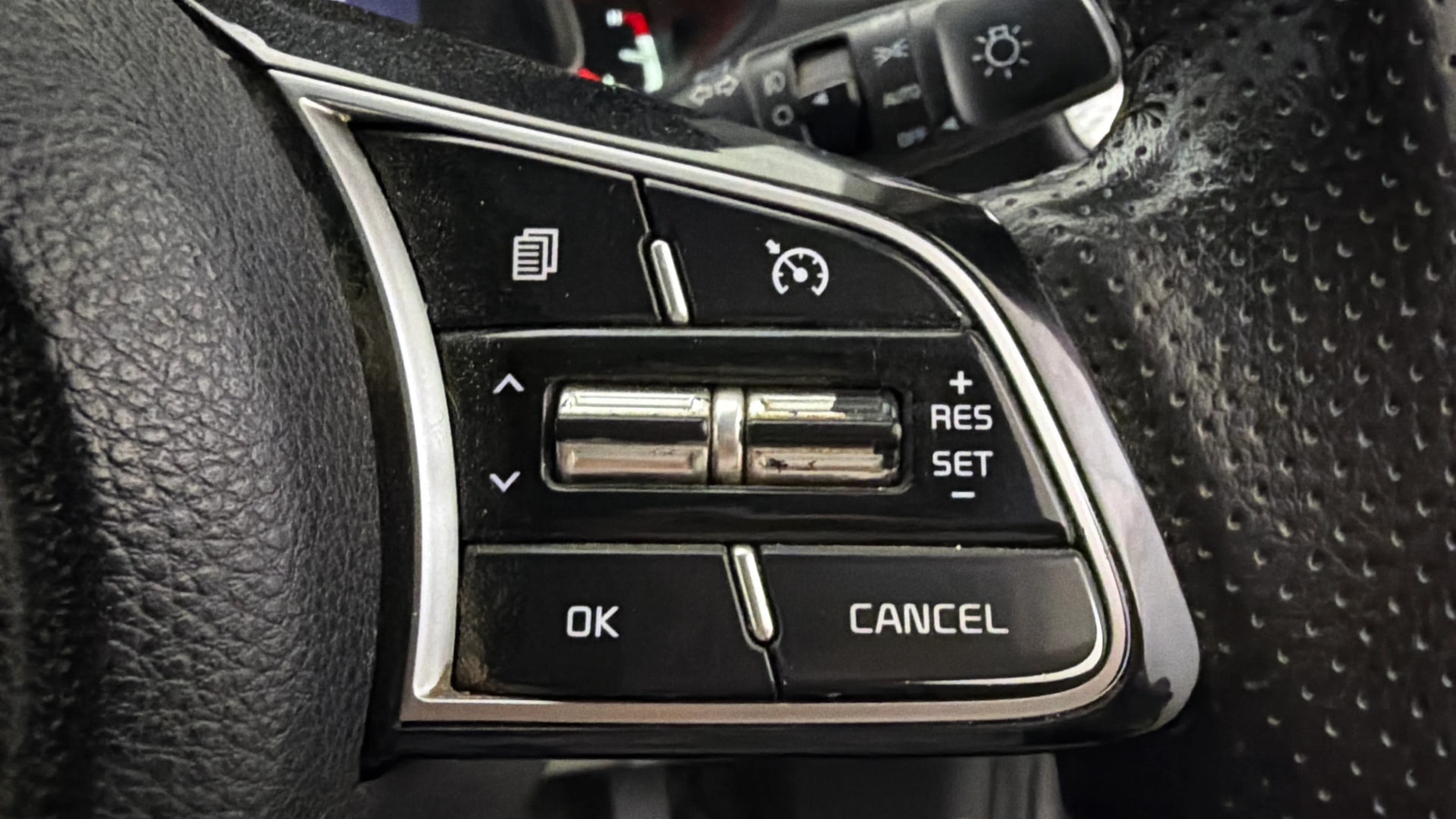 View 2021 Kia Sonet HTX iMT Petrol Image 3 Used 2021 Kia Sonet HTX iMT Petrol Image 3